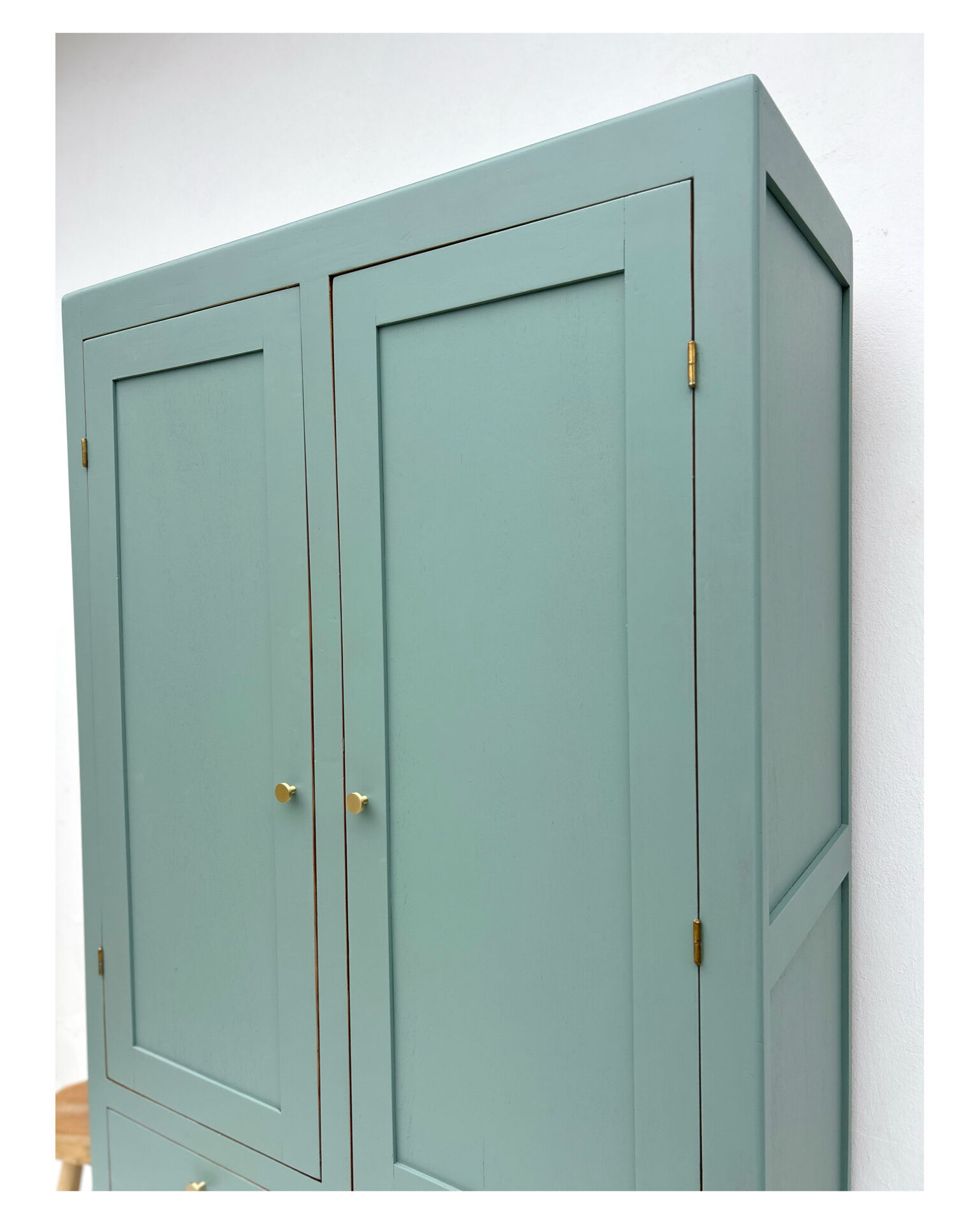 Armoire parisienne