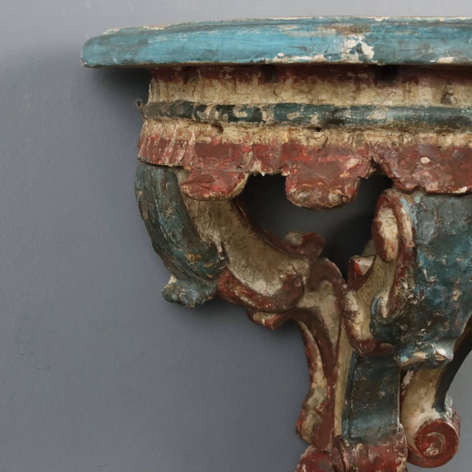 Drop-leaf console in carved wood, 18th century