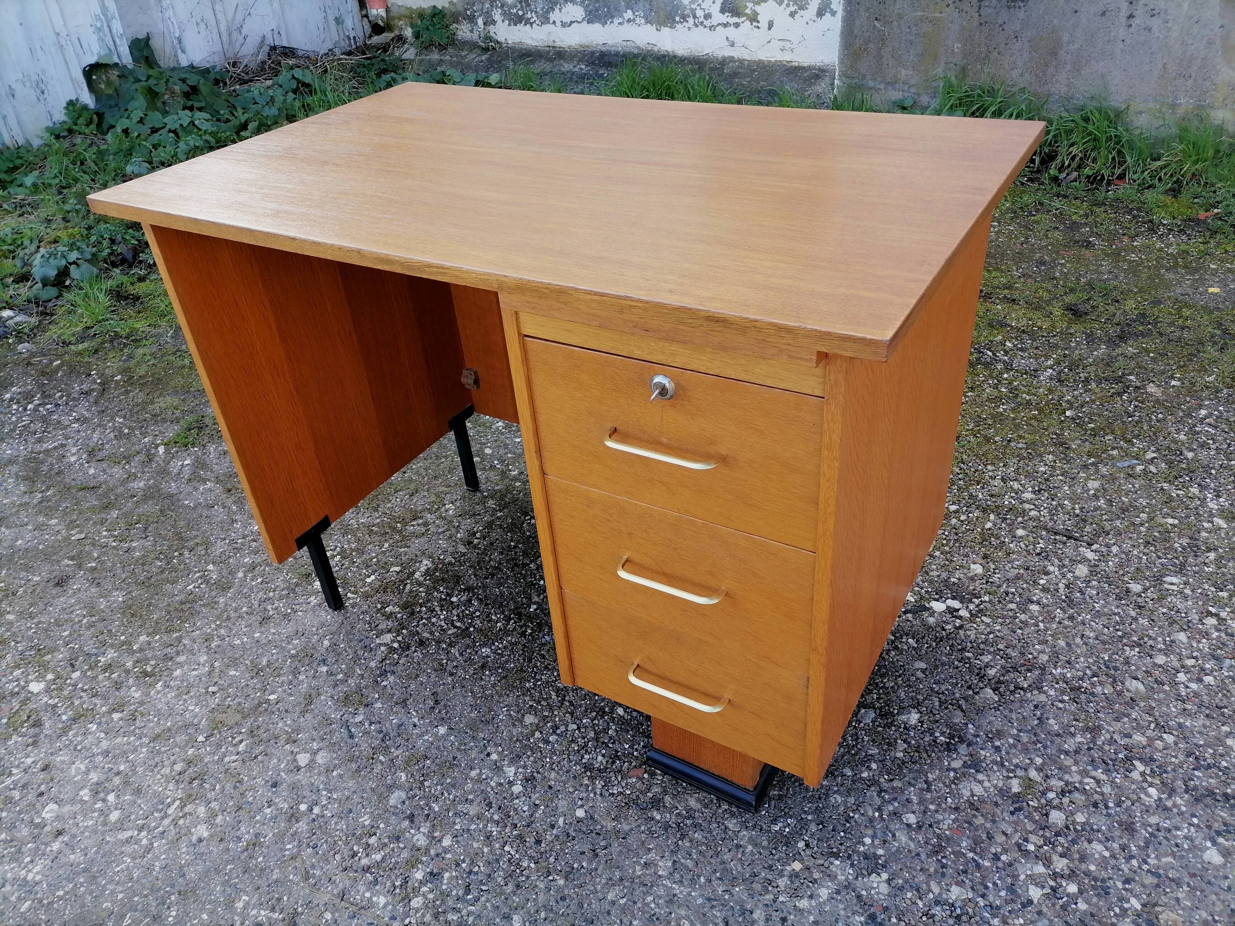 SMALL OFFICE. VINTAGE