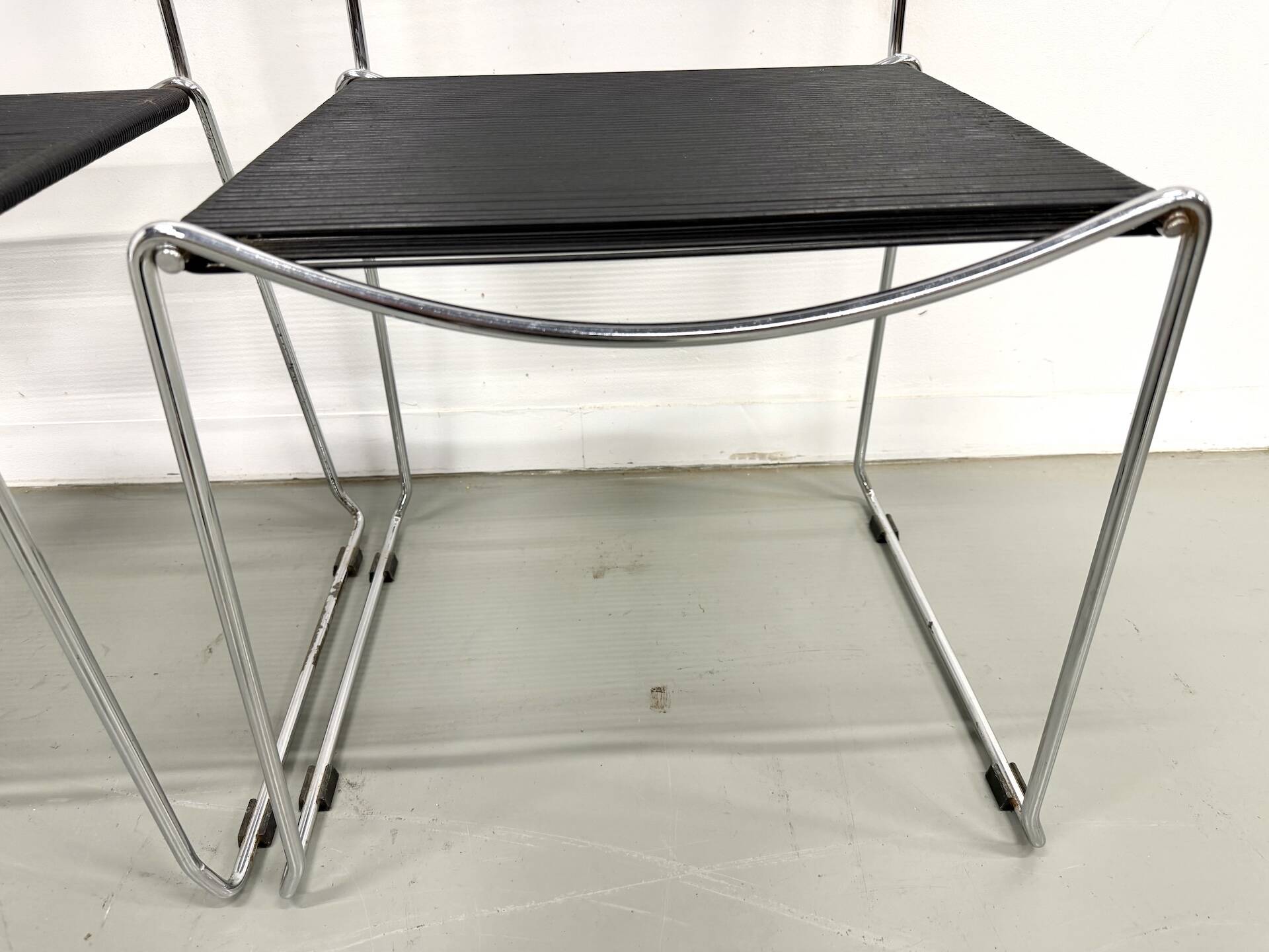 Set of 6 "Spaghetti" Chairs Italian Design 80s – Black & Chrome