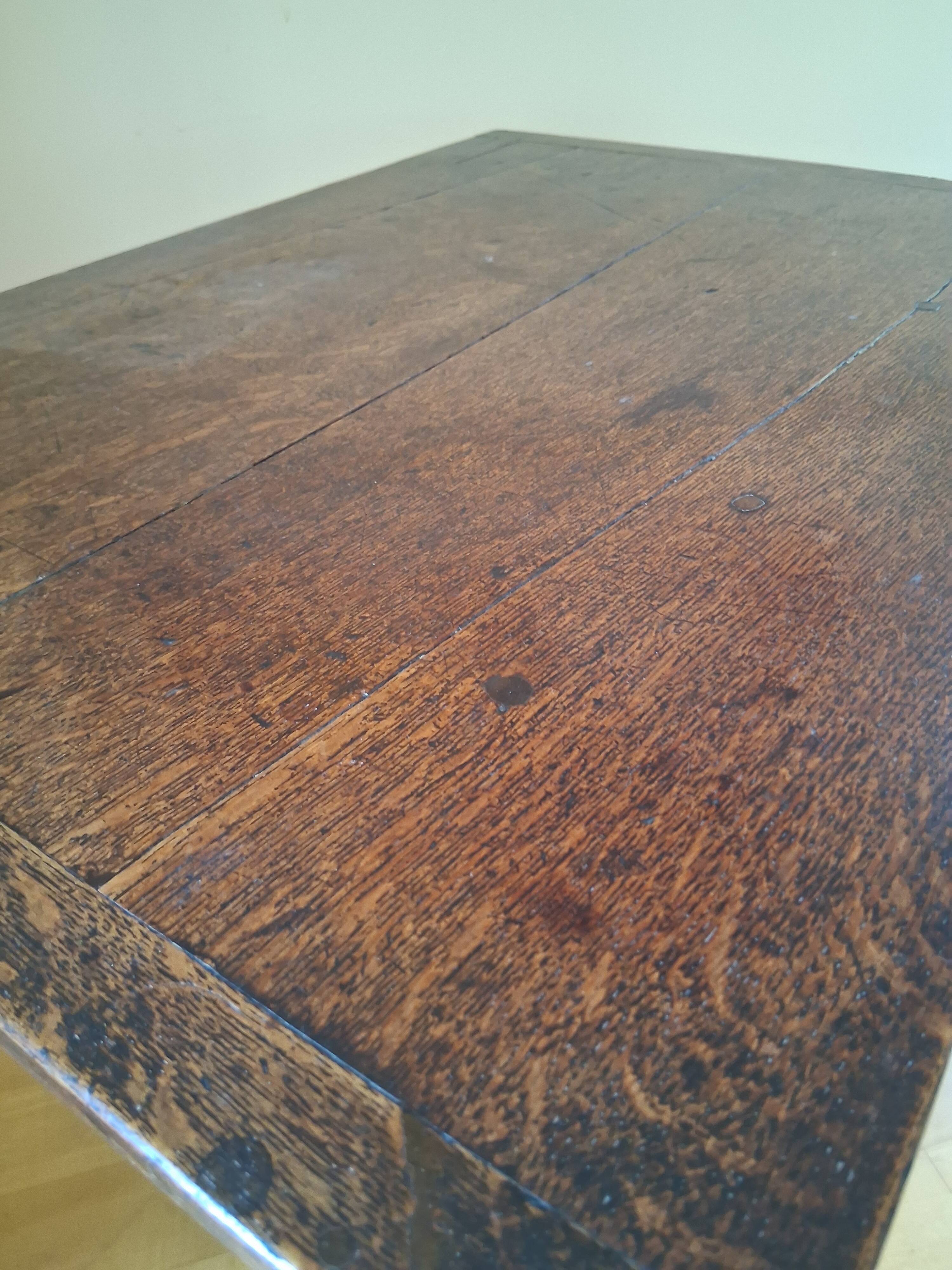 Oak table (United Kingdom, 17th century)