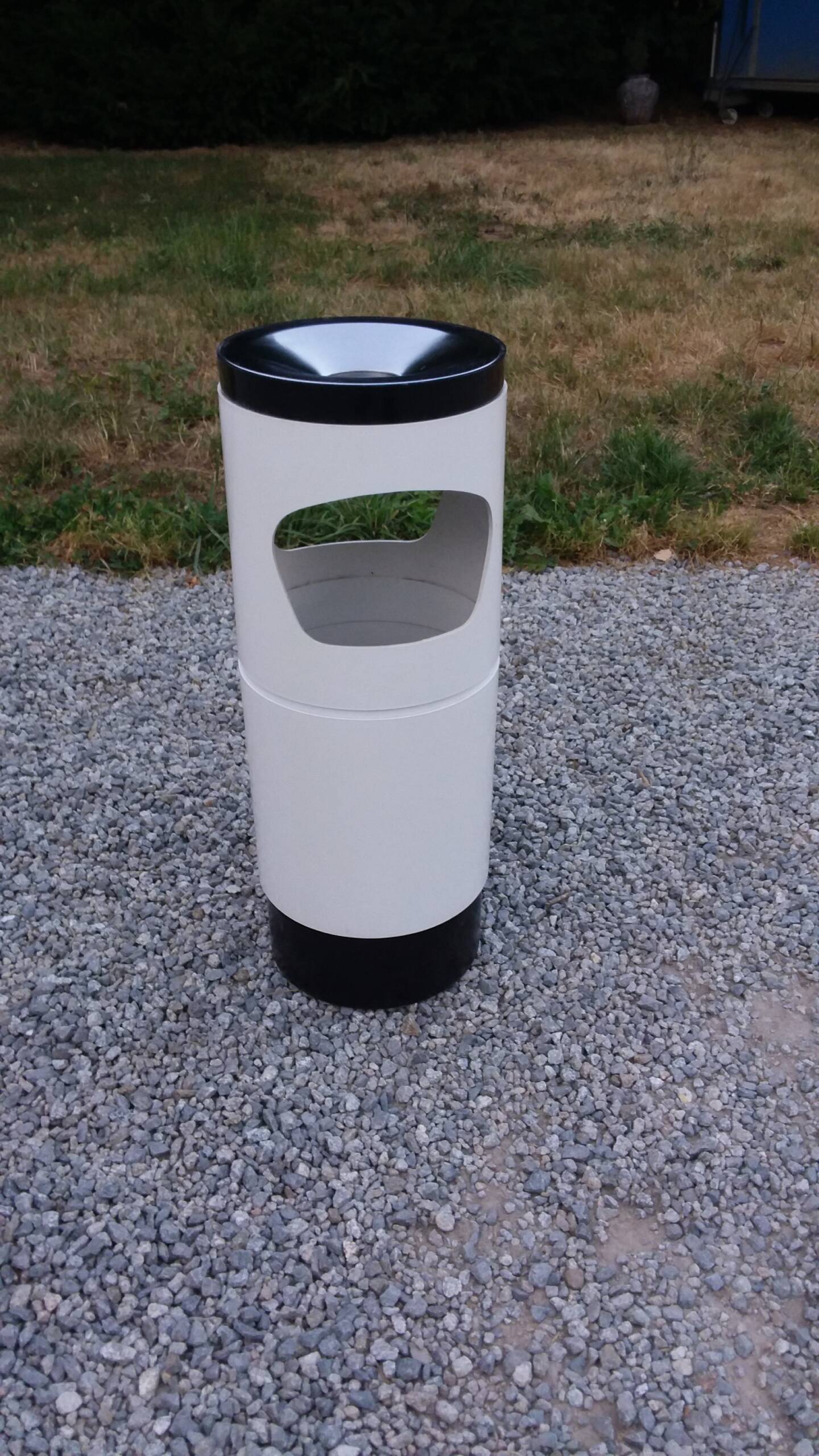 Designer umbrella ashtray by Jean René Talopp, Manade Samp collection