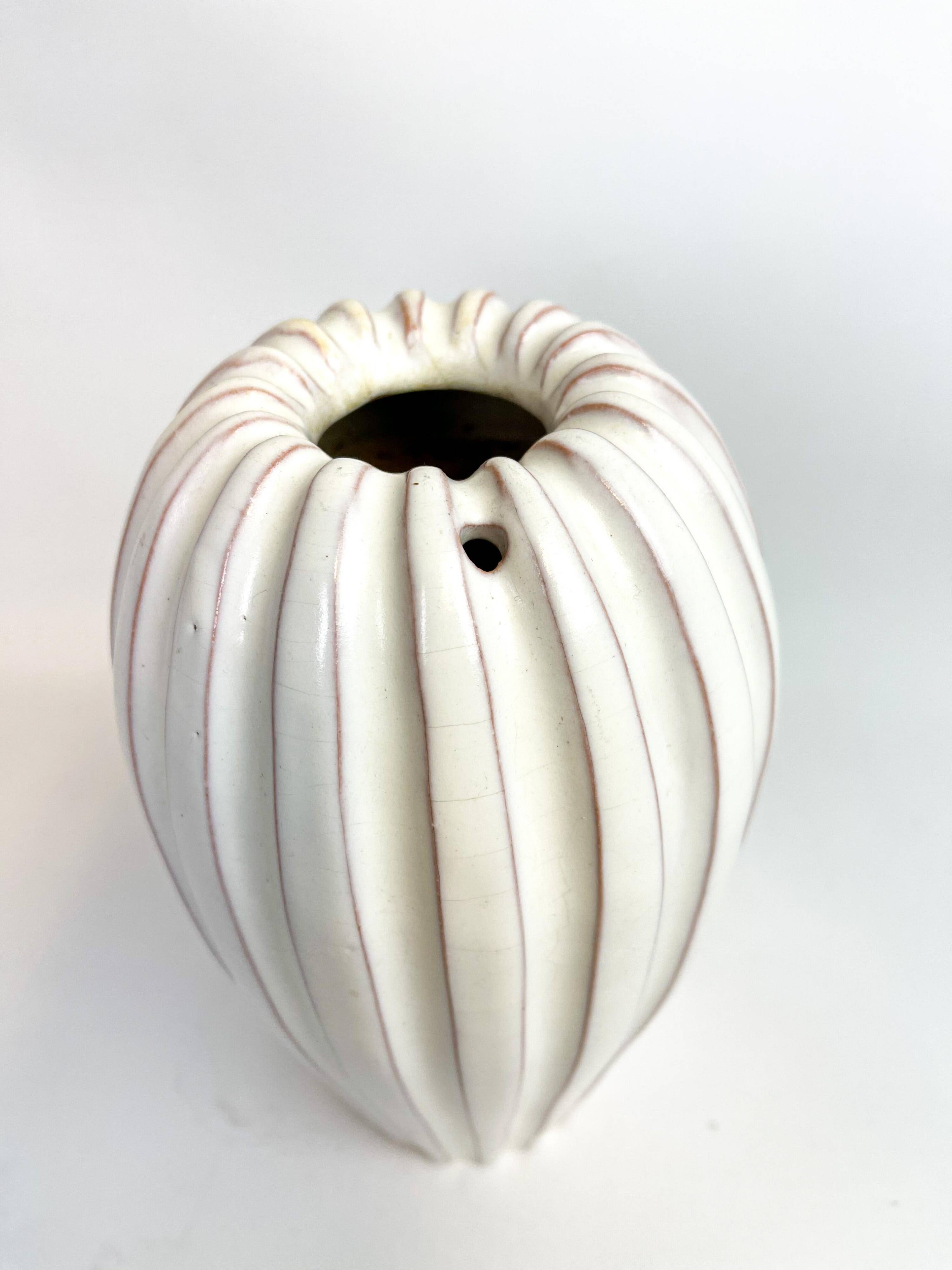 Mid-century vase by Vicke Lindstrand, 1940s, Sweden