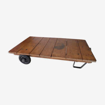 Industrial coffee table pallet on wheels