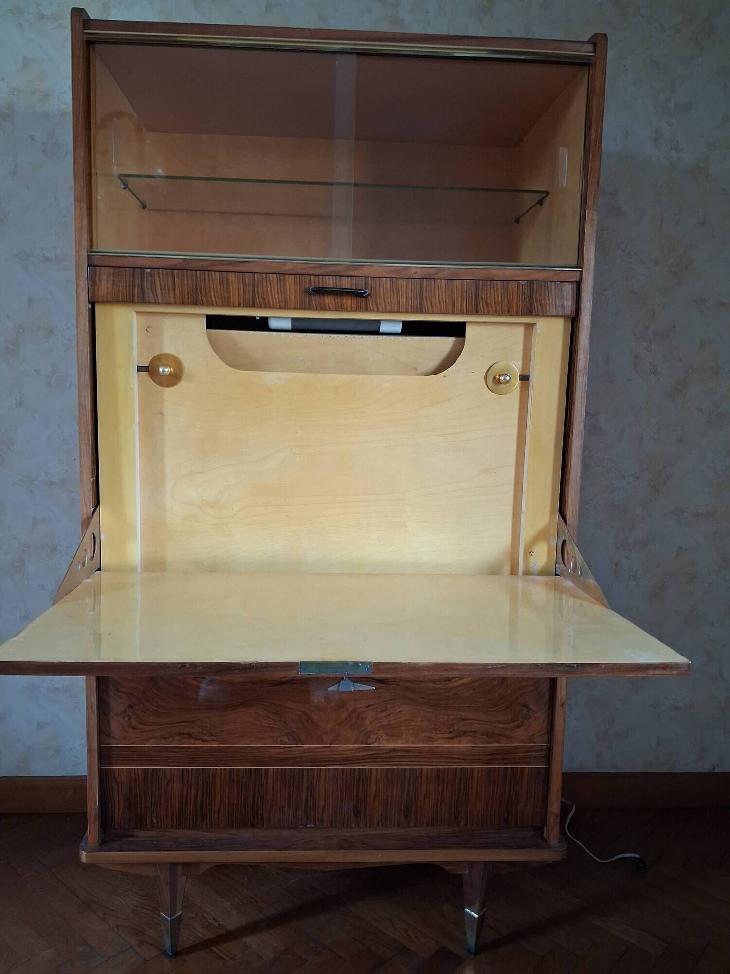 Retractable display cabinet desk