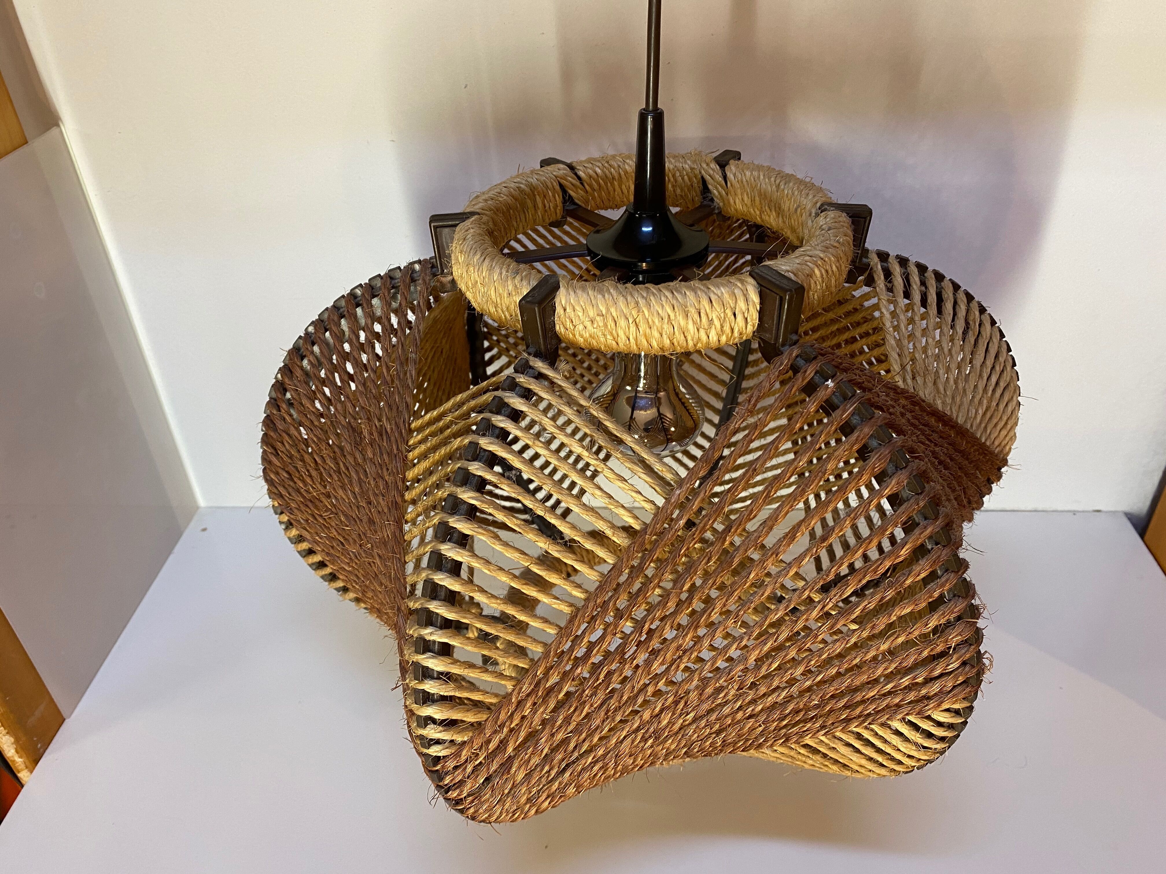 Scandinavian hanging lamp in plastic and stretched wire, 1950