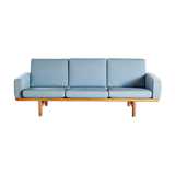 Hans J. Wegner Model GE-236/3 three-seater sofa