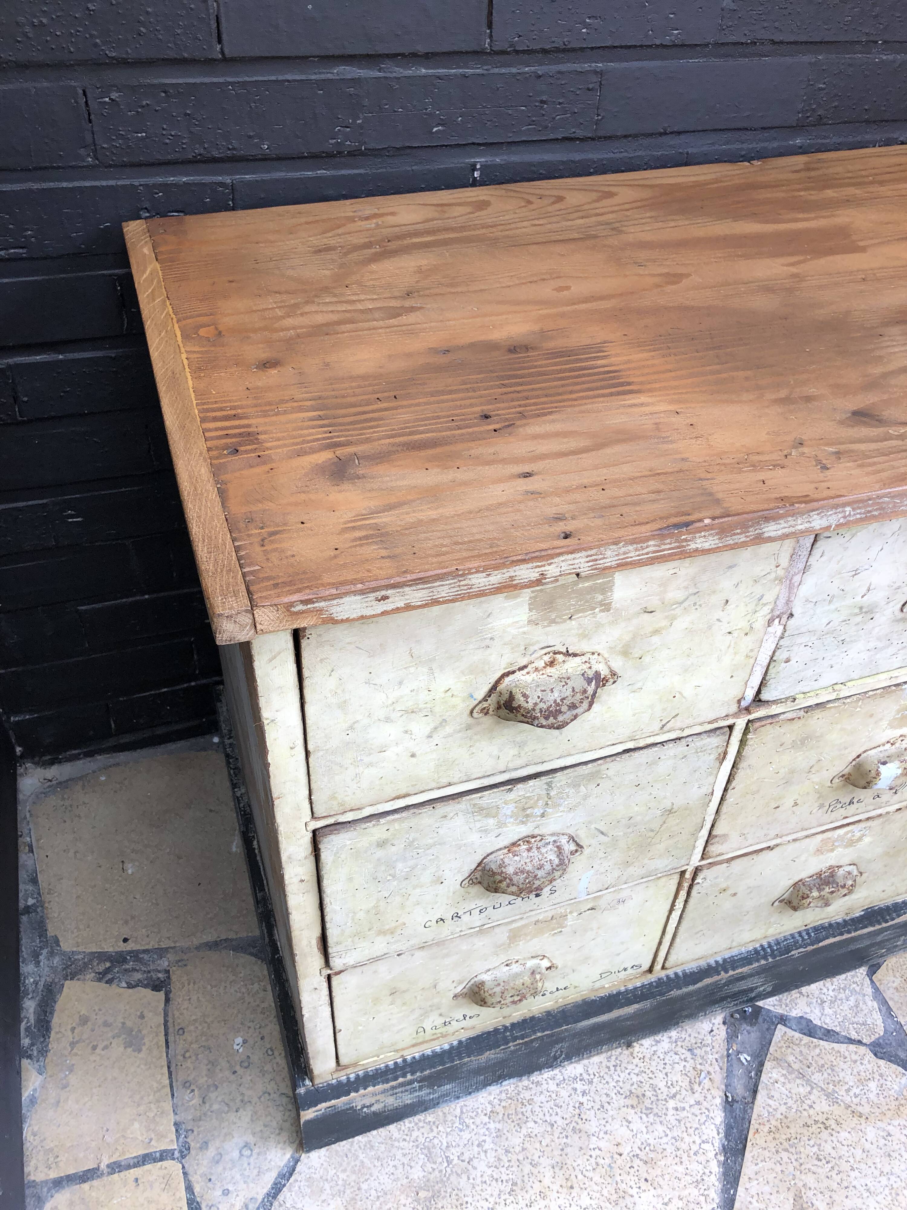 Trade cabinet with drawers