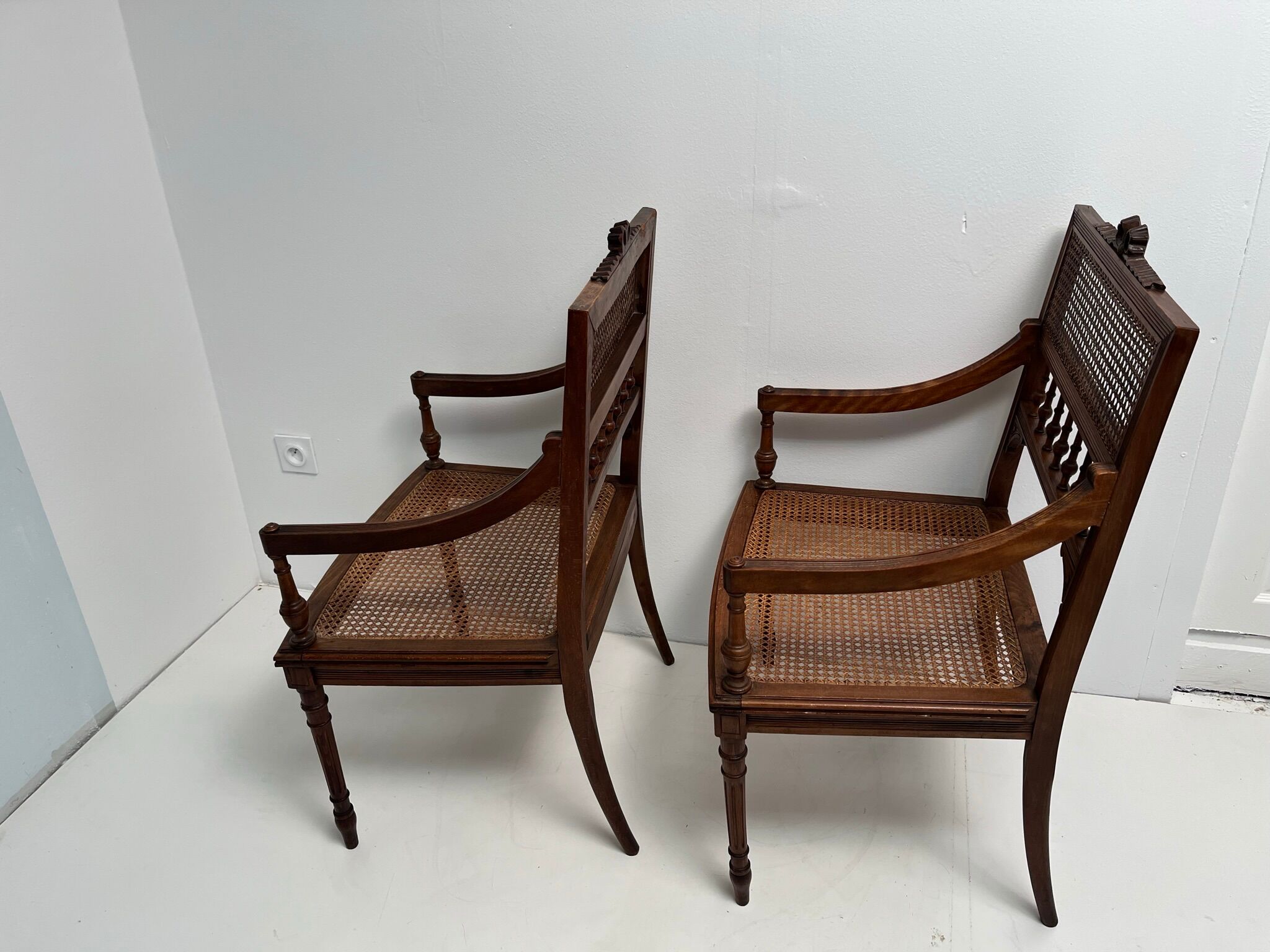 Paire de fauteuils cannés - Époque Louis XVI