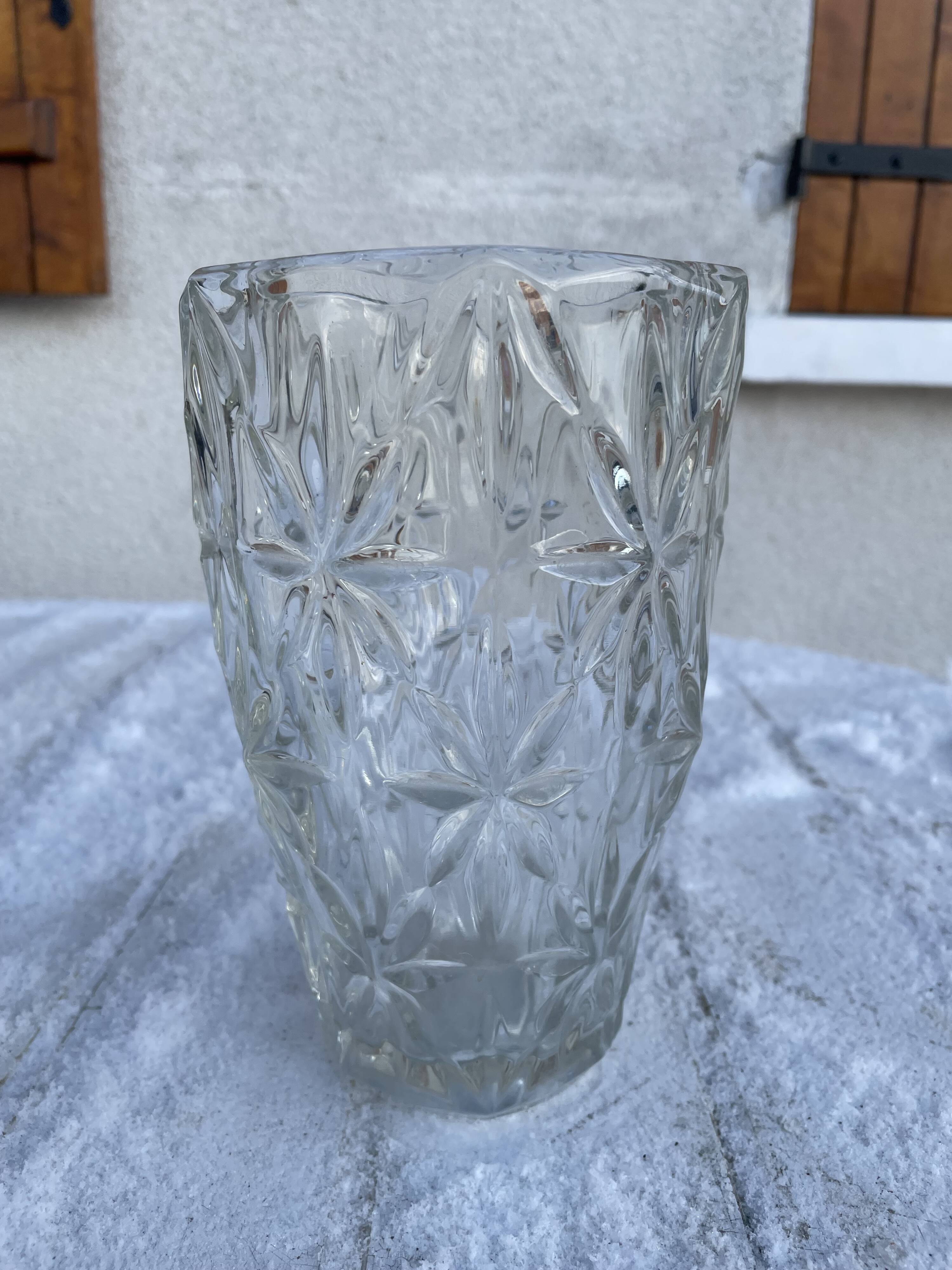 Set of 20 decorative items