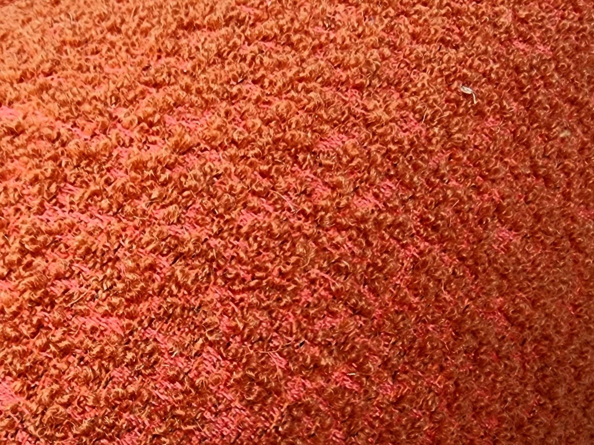 F598 Groovy 'M' chaise in orange/red bouclette by Pierre Paulin for Artifort, 1980