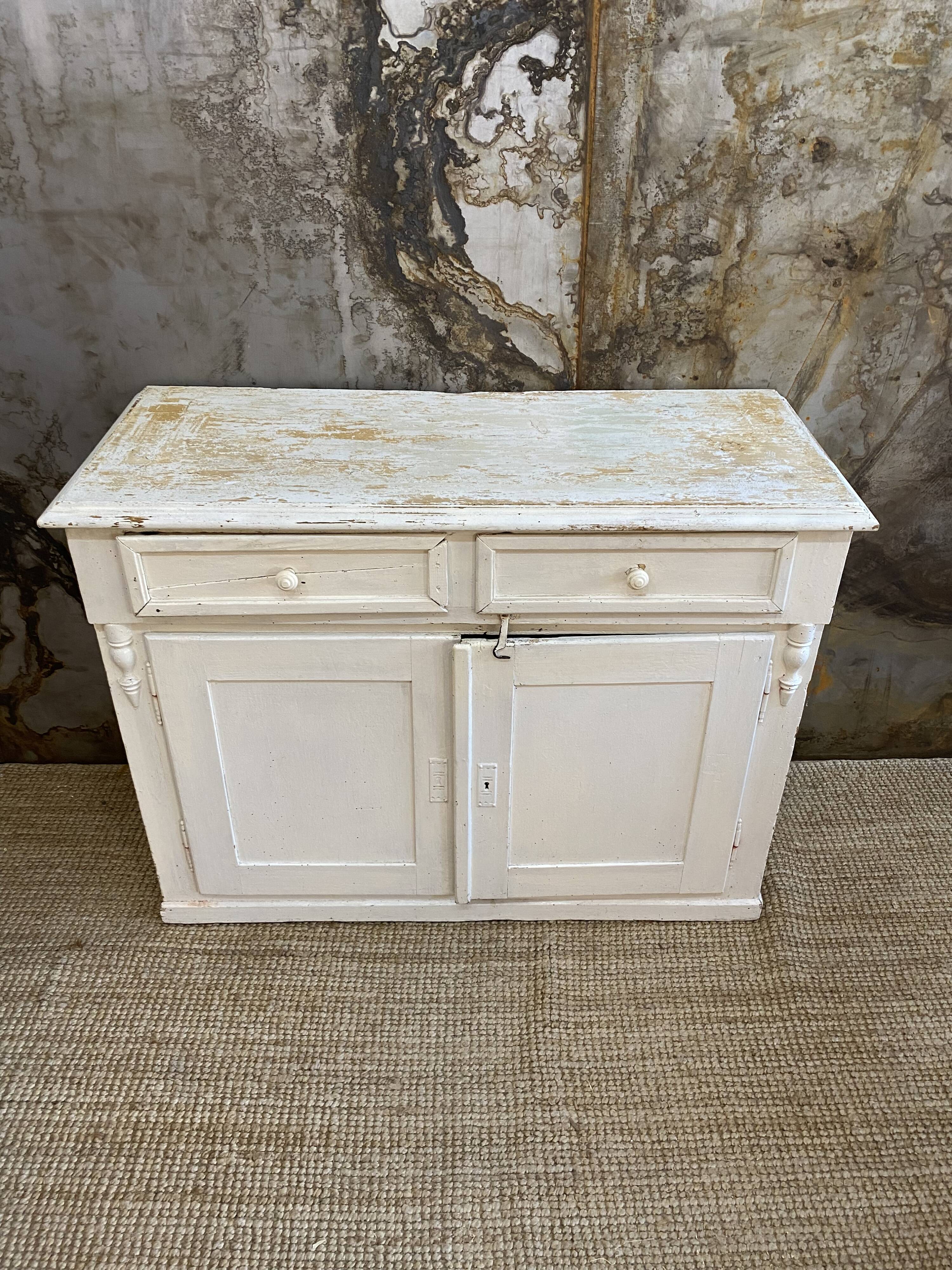 Parisian buffet in its pretty original patina