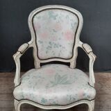 Louis XV armchair in white lacquered wood