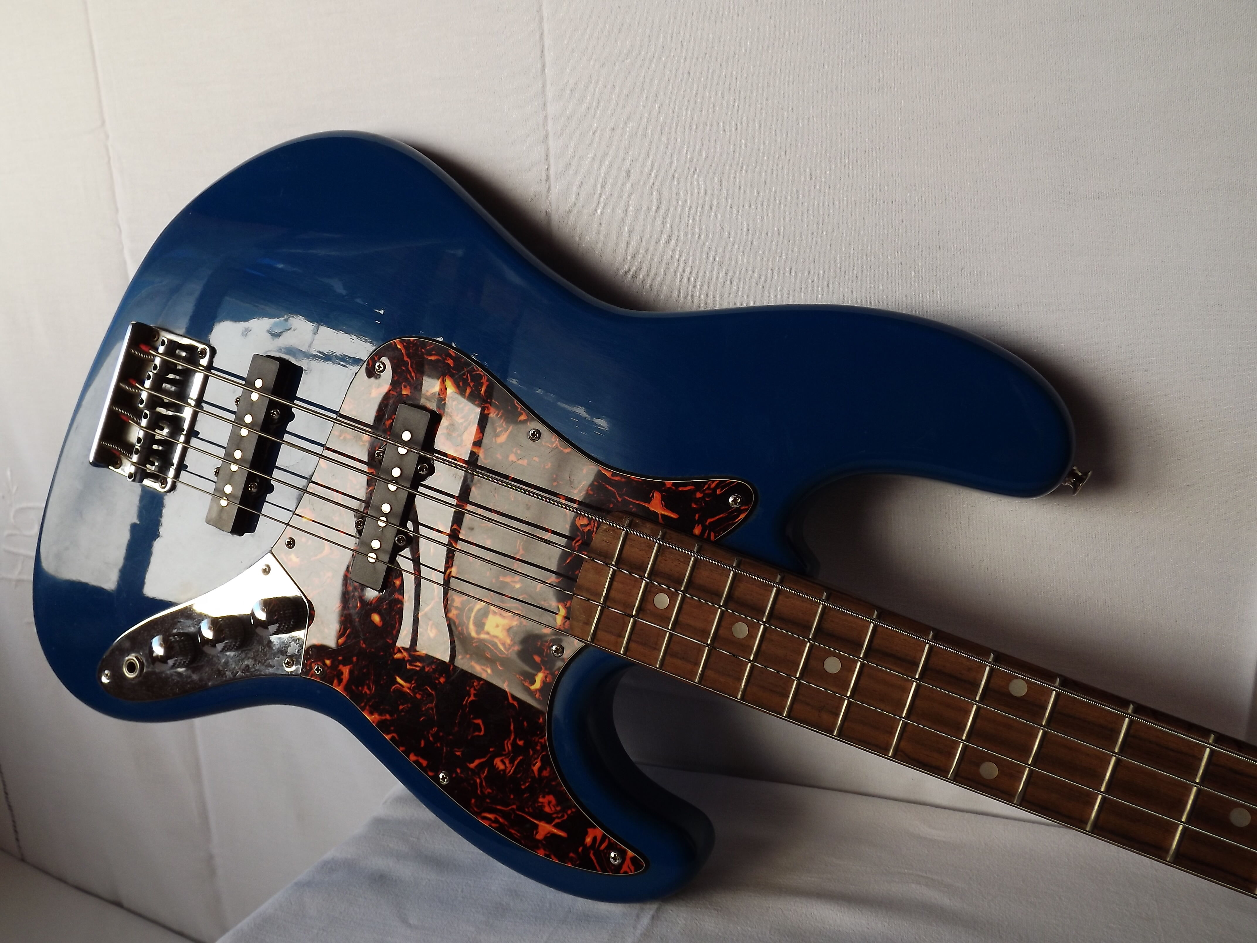 Bass guitar "Stringer"