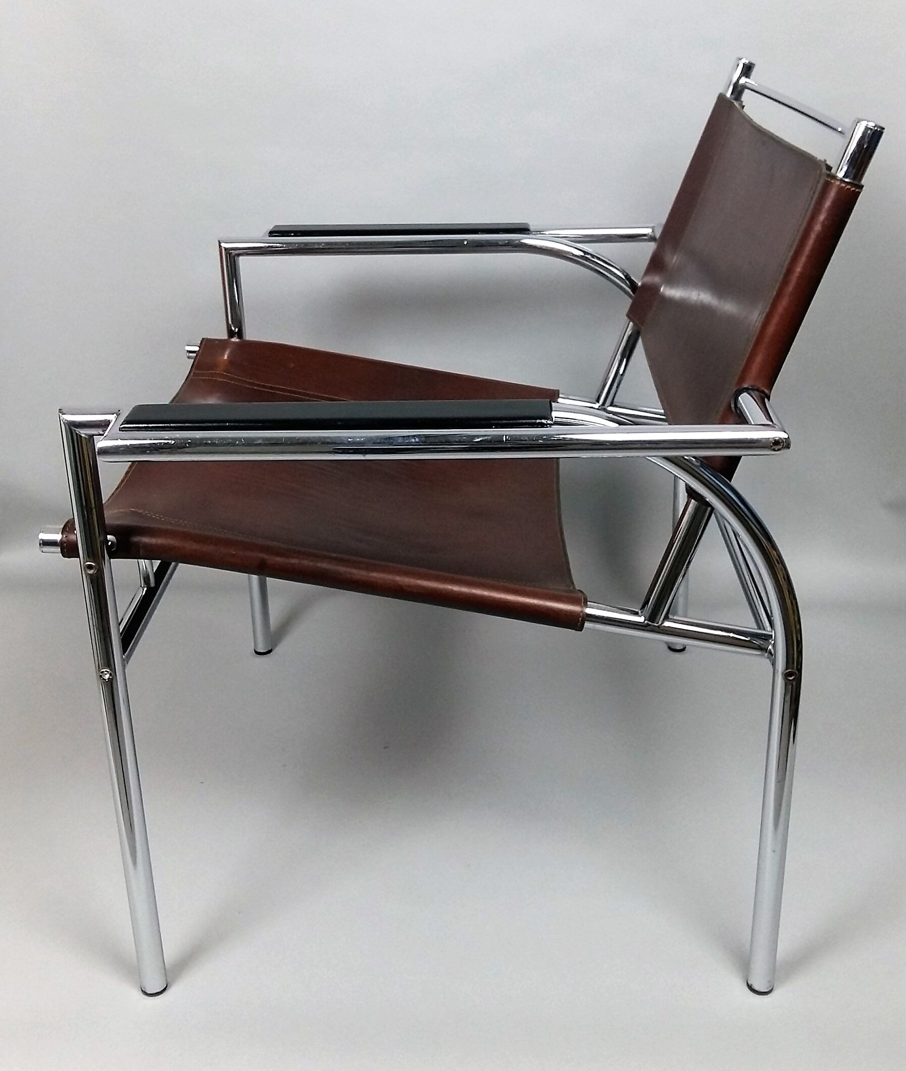 Pair of armchairs chromed metal and leather, 60 years