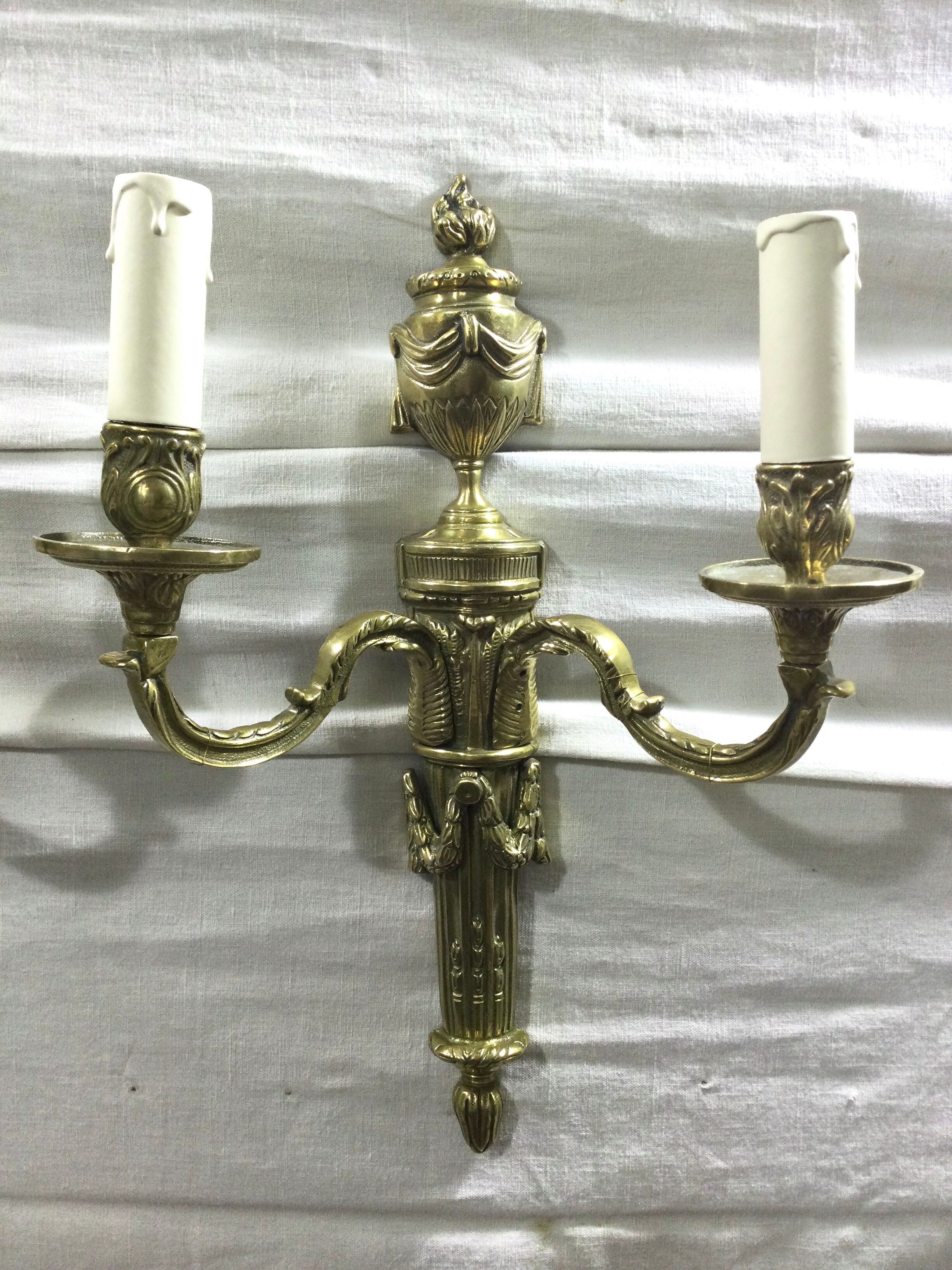 Paire d'appliques en bronze st Louis XVl