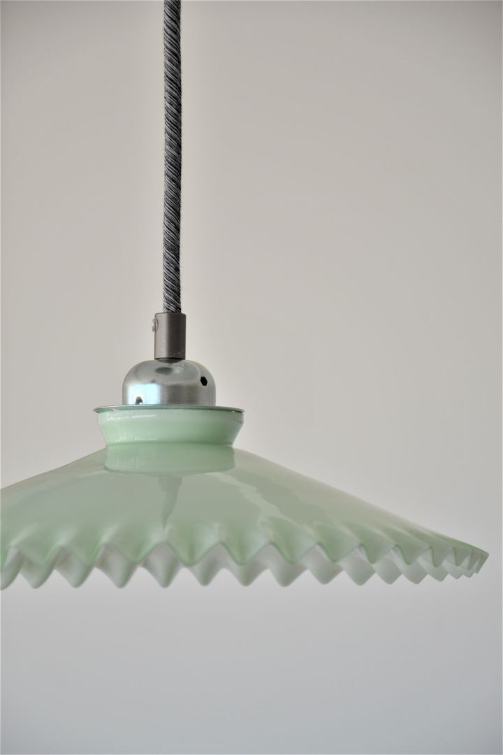 Vintage suspension in opaline scalloped mint color with water