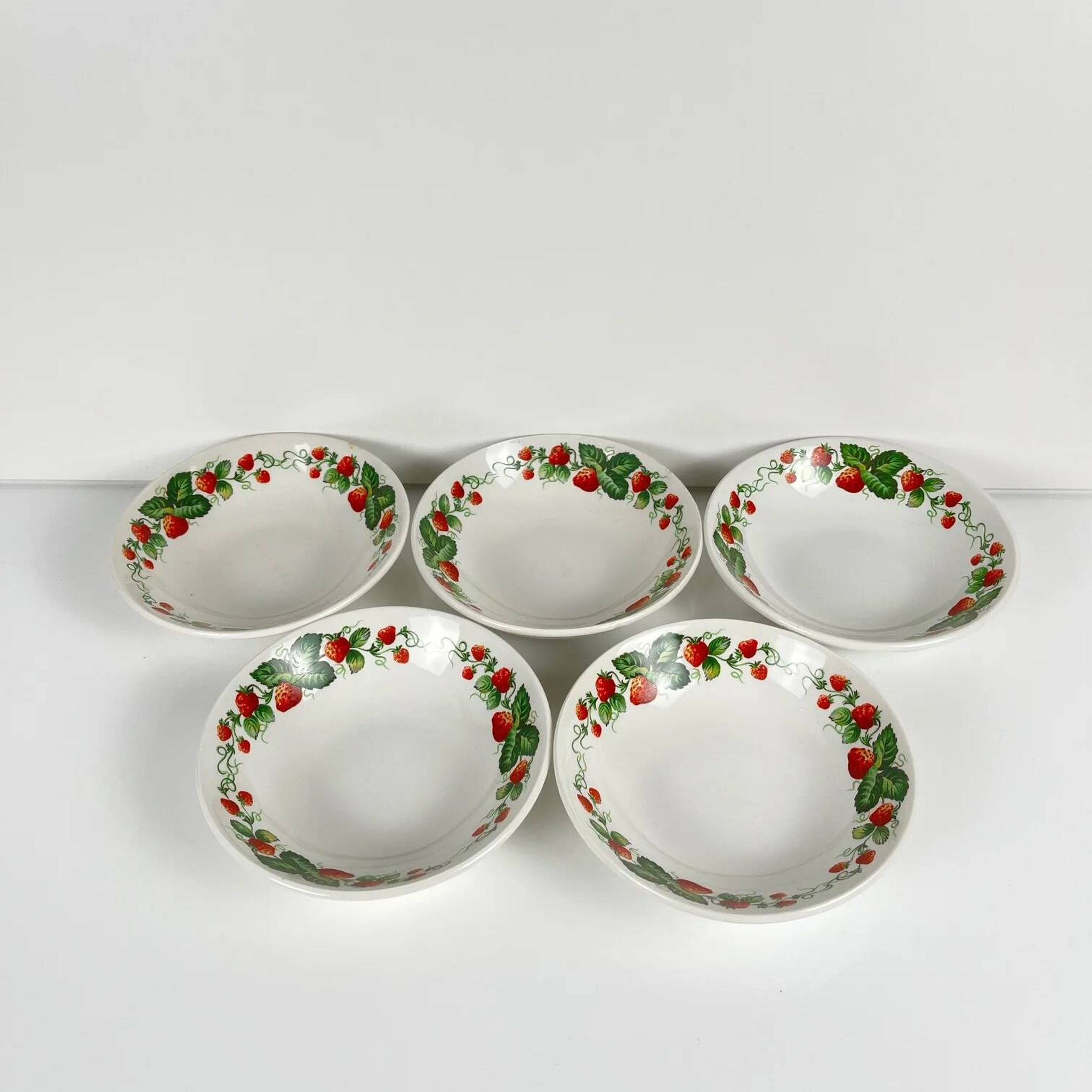 5 "Strawberry" ceramic bowls/dishes