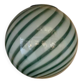 Suspension contemporaine sphère bleue et blanc laiteux en verre de Murano