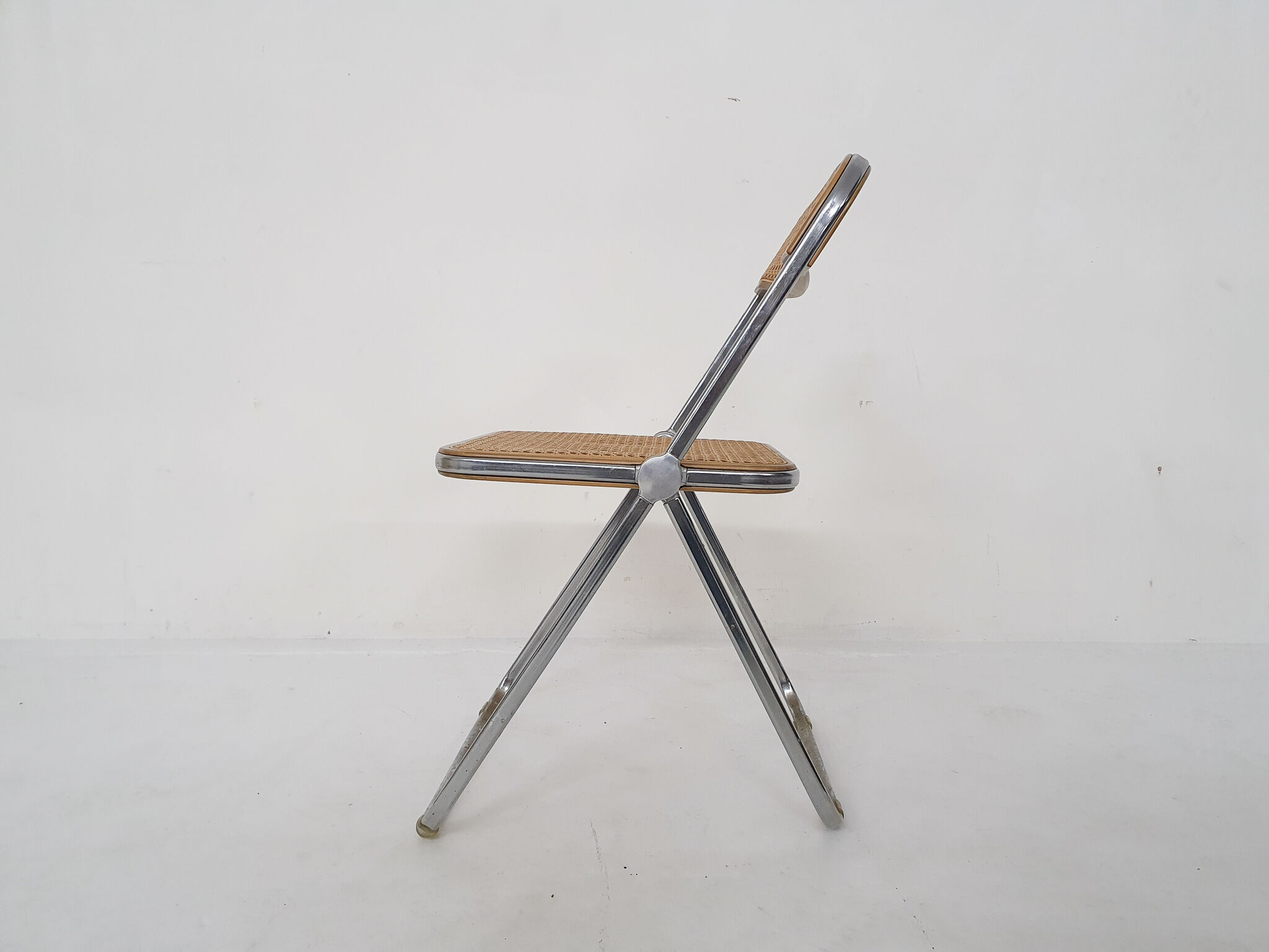 Webbing folding chair by Giancarlo Piretti for Castelli, model Plia, Italy 1967
