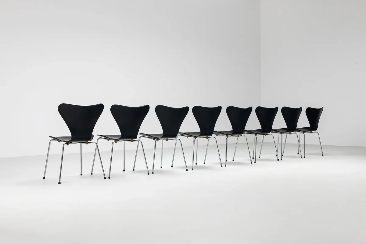 Arne Jacobsen set of eight 3107 Butterfly dining chairs Fritz Hansen Denmark 1967