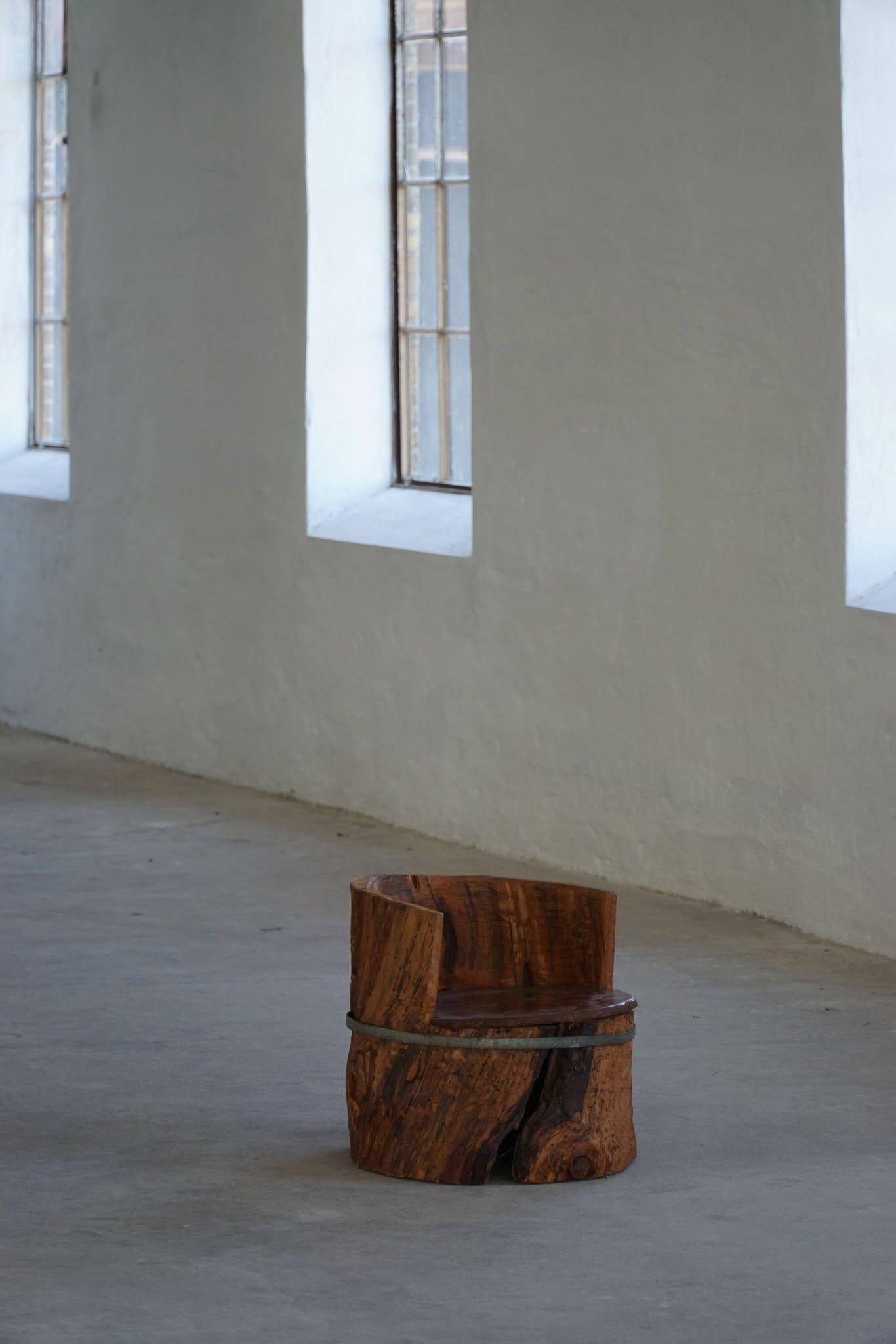 Primitive stump seat in pine, hand-carved, modern Swedish, Wabi Sabi, 1900s.