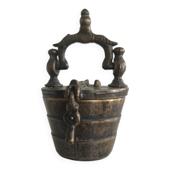 Charlemagne's bucket weight