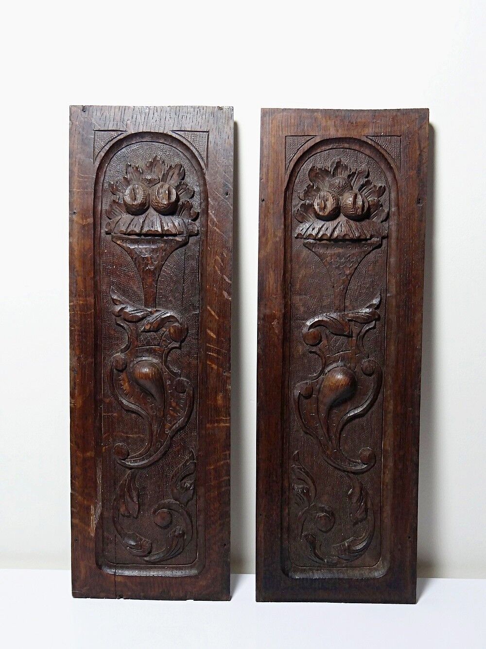 Pair of decorative wall panels in carved wood from the 19th century.