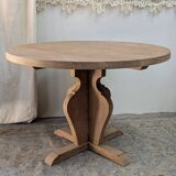 Round table in raw oak