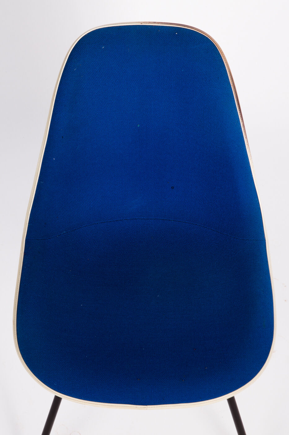 DSX Eames fiberglass chair