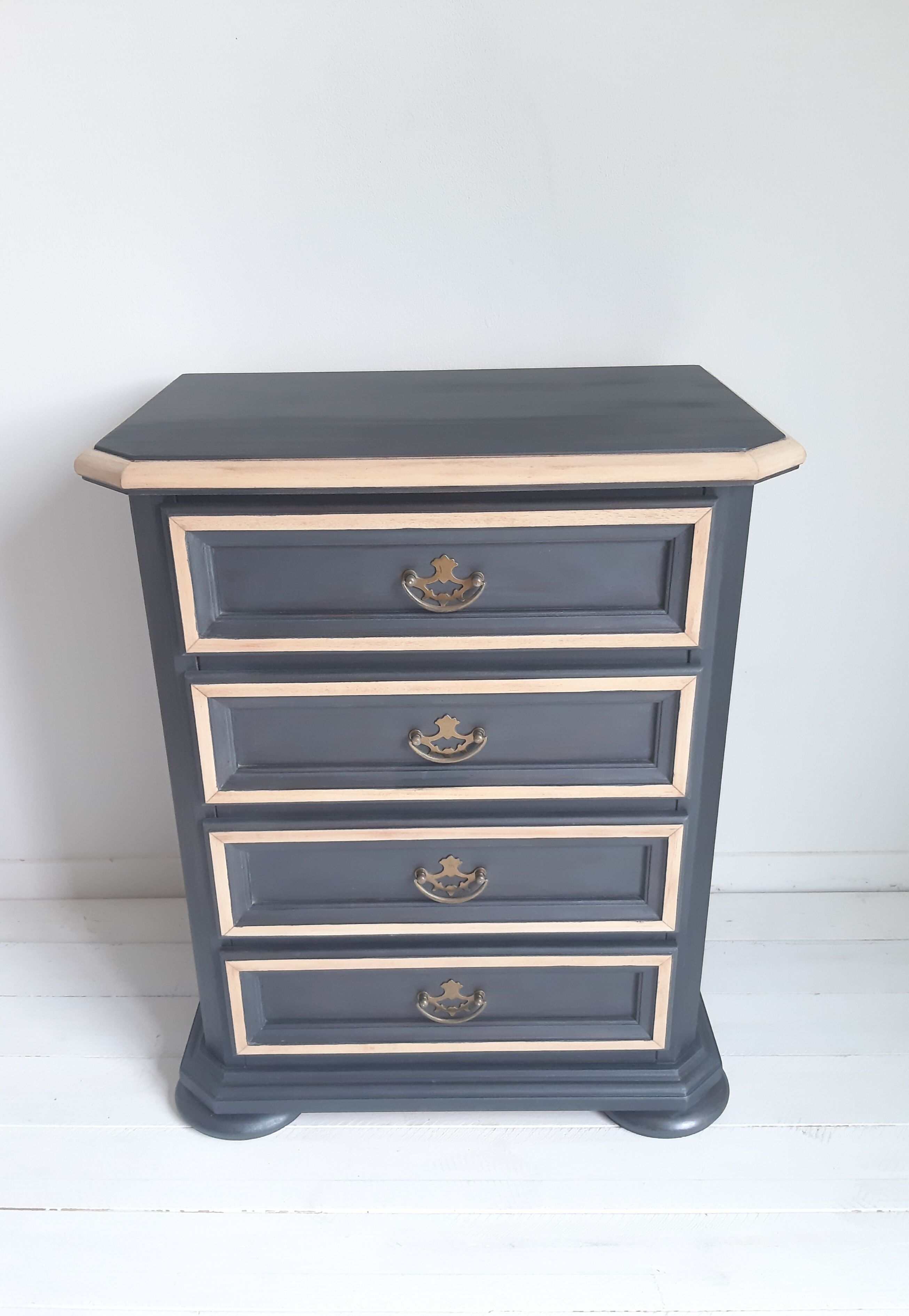 Extra chest of drawers