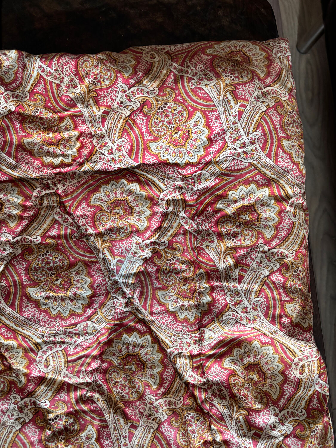Vintage duvet/bedspread with a paisley pattern.