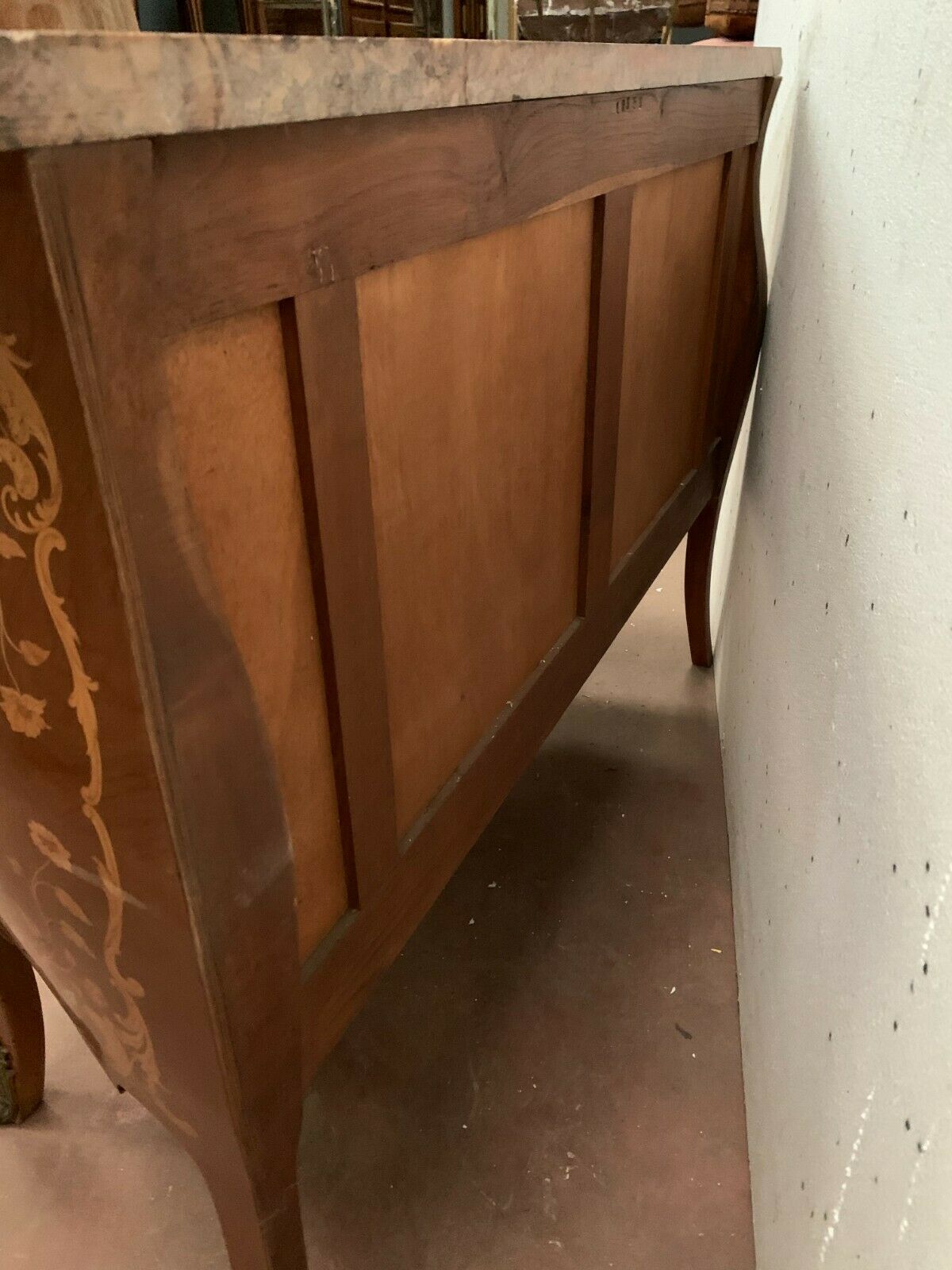 Louis XV-style curved dresser 20th century