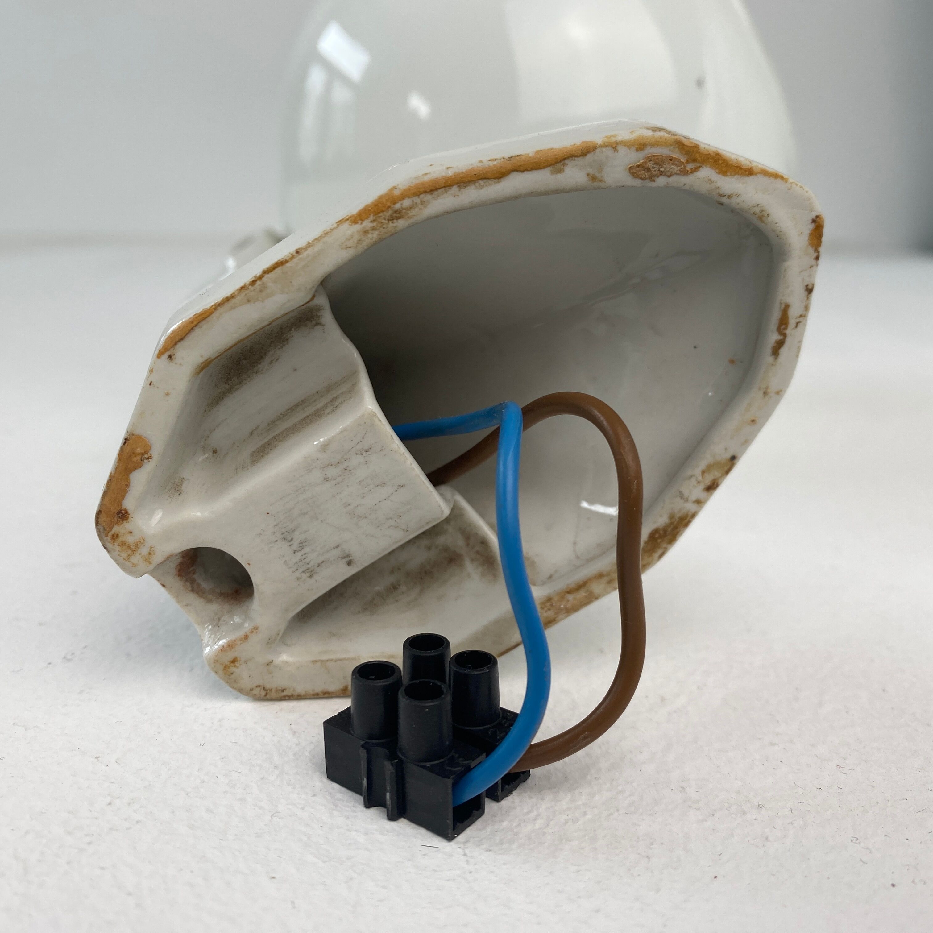 Ceramic and opaline sconce