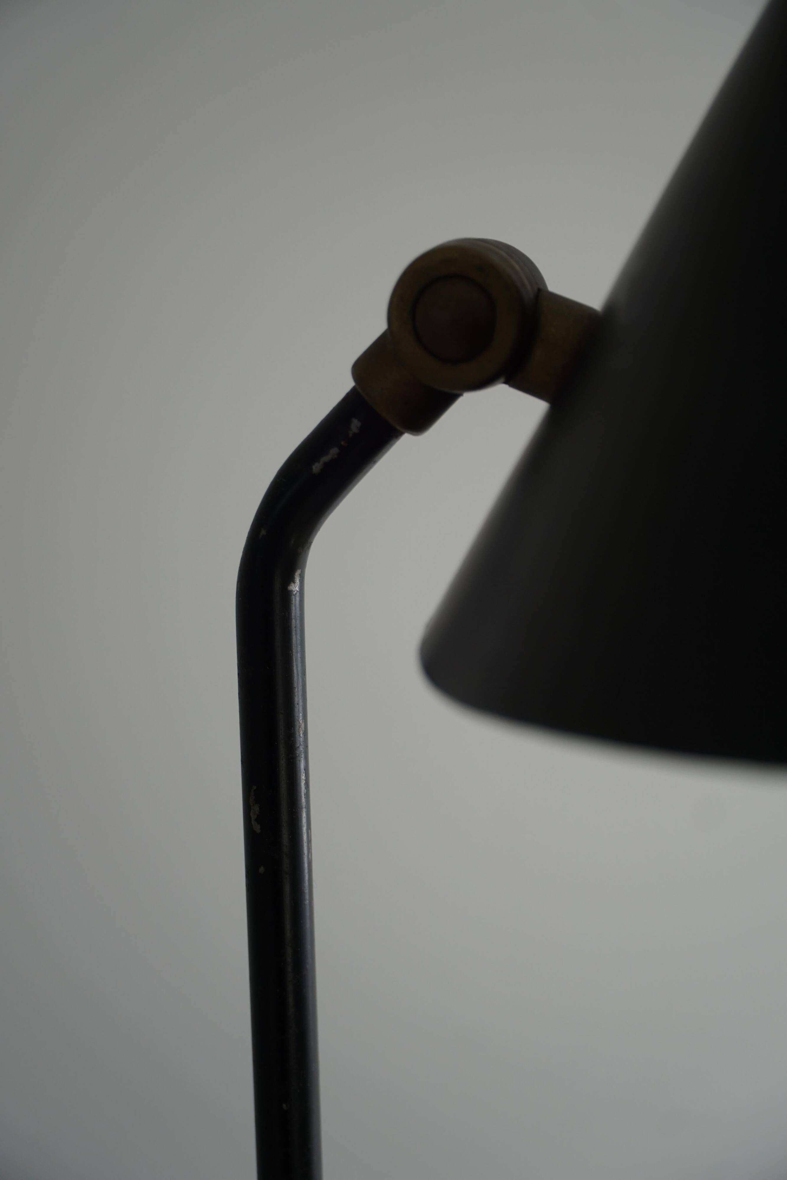 Modern adjustable Danish table lamp in metal, made by Louis Poulsen, 1950s.