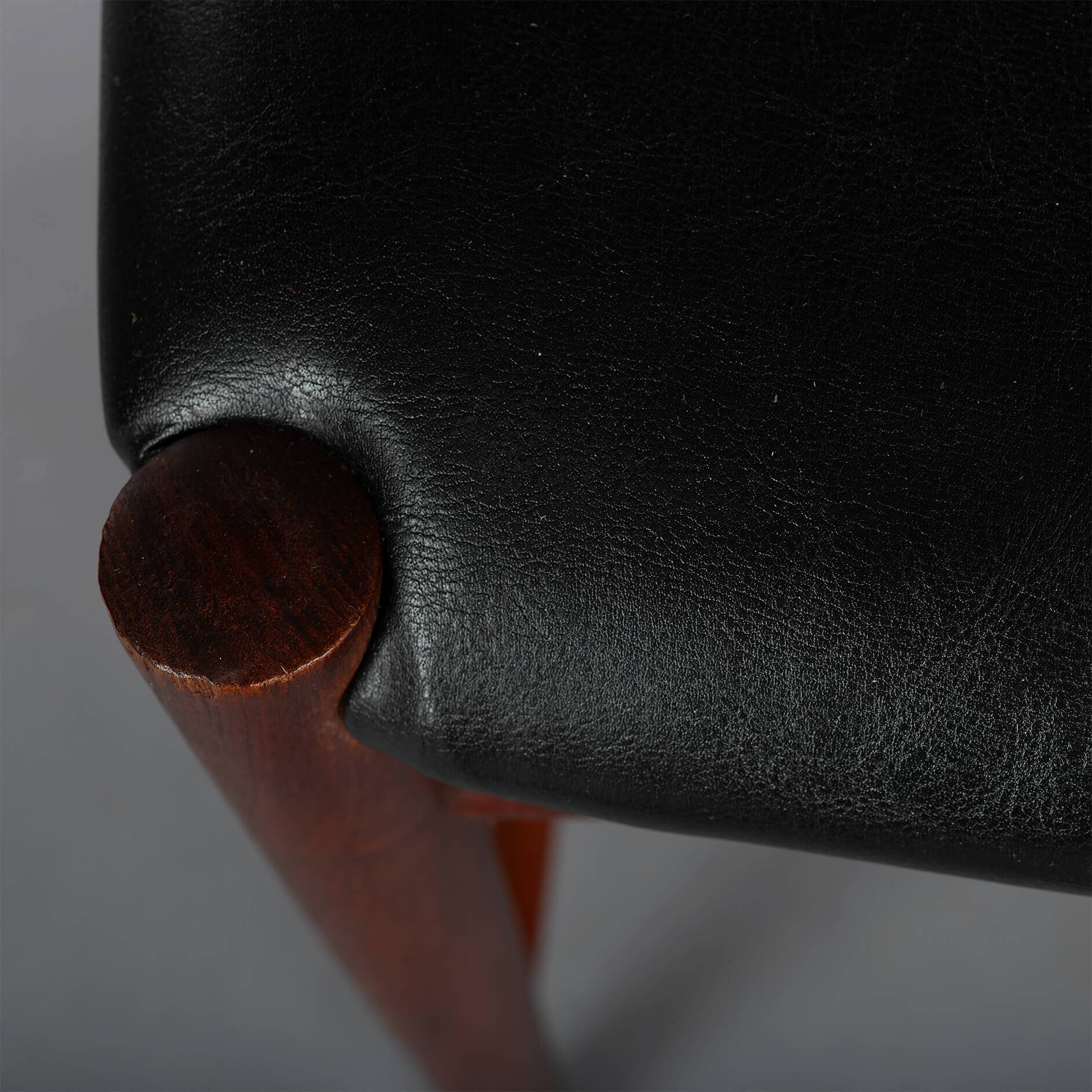 Danish Design reupholstered Dining chair Model 317 by Hvidt & Mollgaerd, set of 4