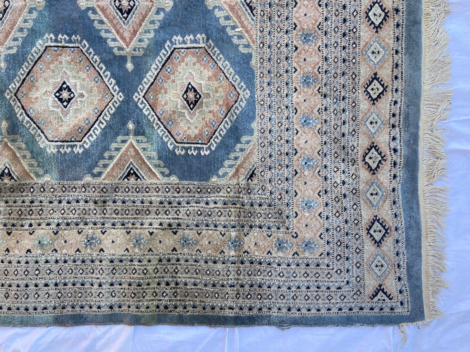 Tapis oriental fait main xxeme fond bleu 307 cm x 222 cm