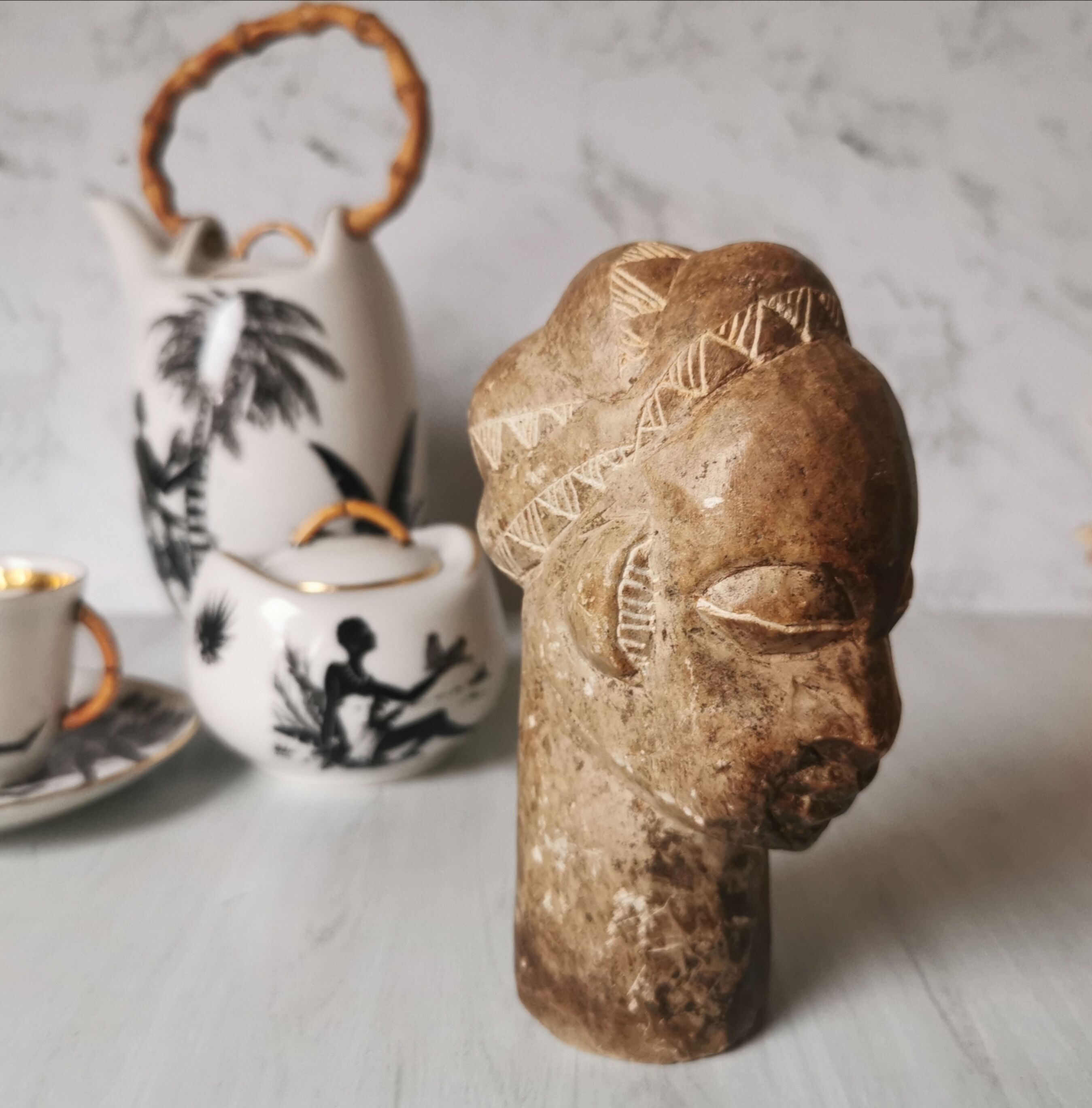 Statuette woman stone nbigou gabon