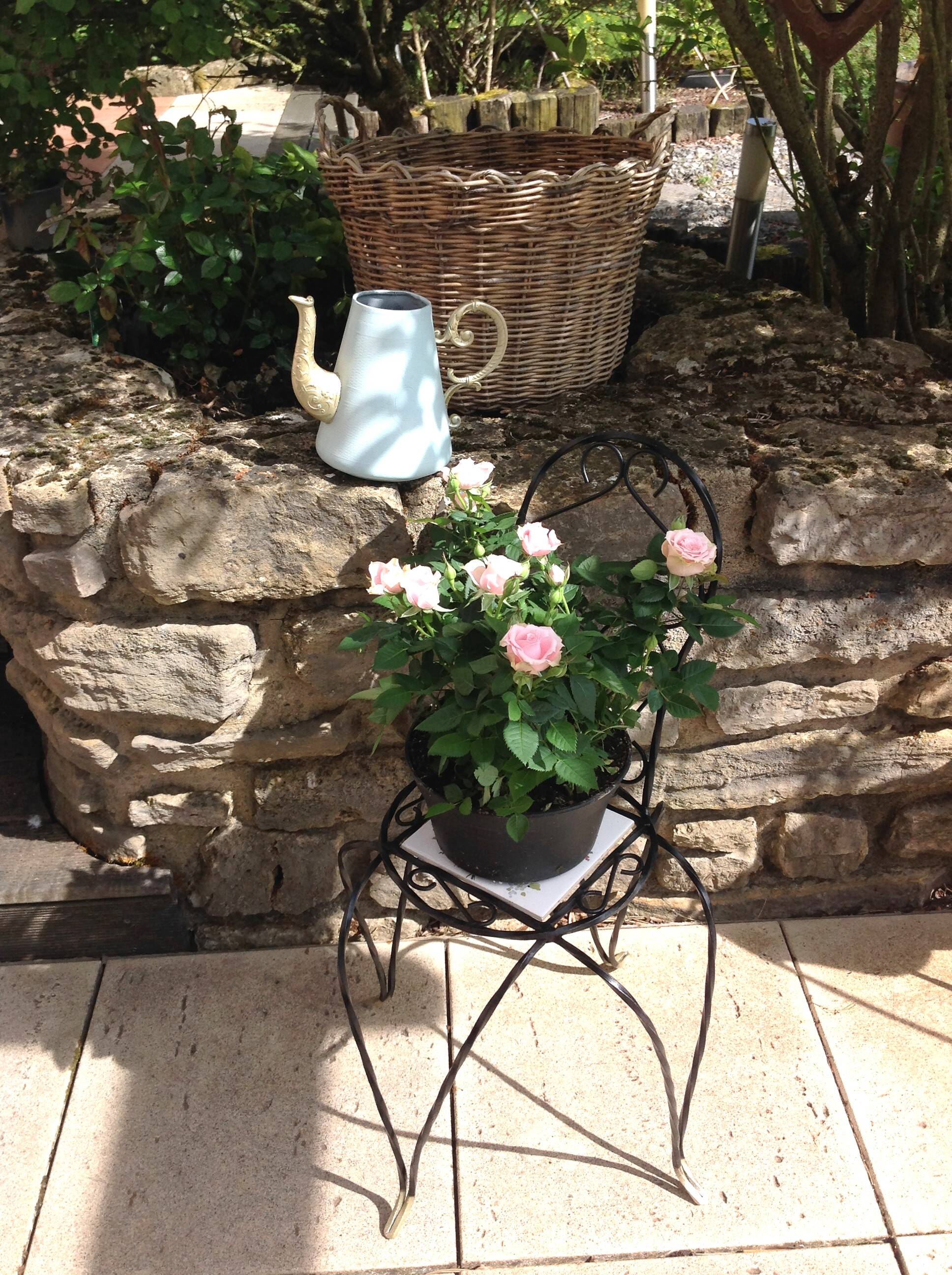 Plant holder "chair" in wrought iron and earthenware / vintage 60s-70s