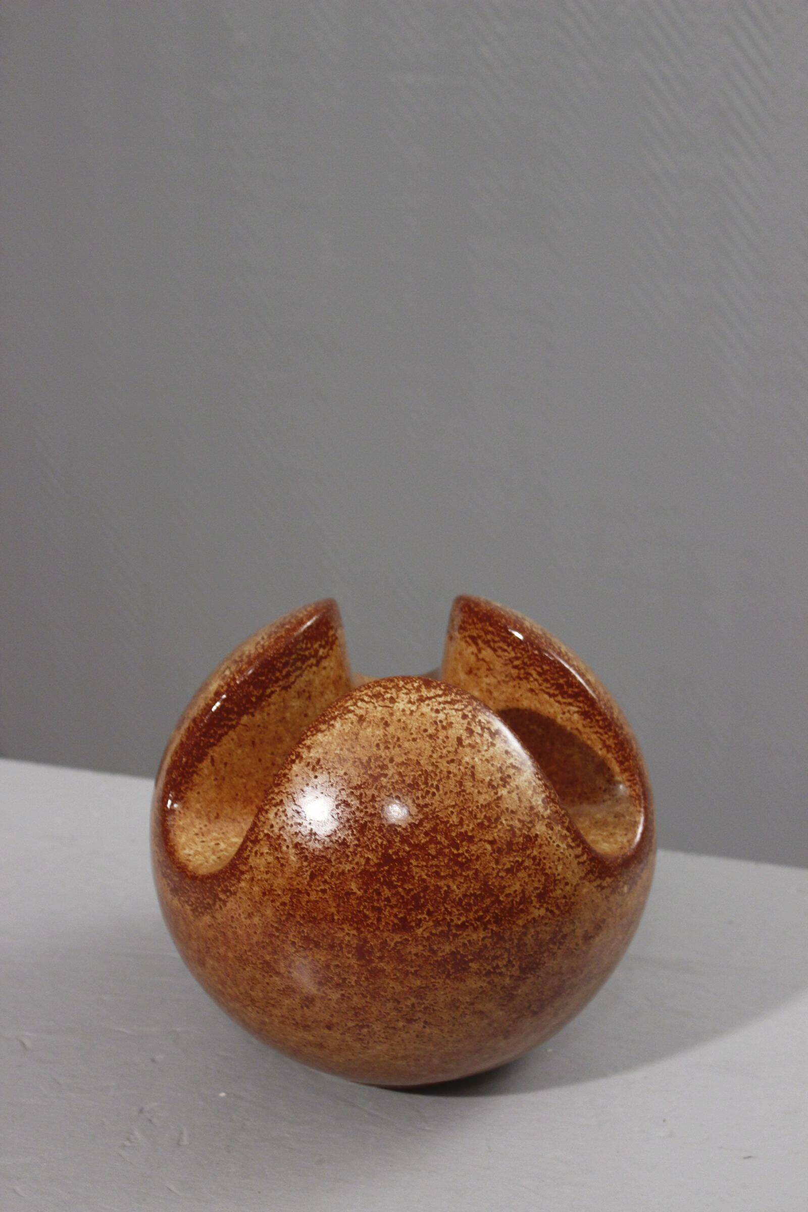 Roberto Rigon & Bertoncello Ceramiche trilobed sphere vase Italy 1970