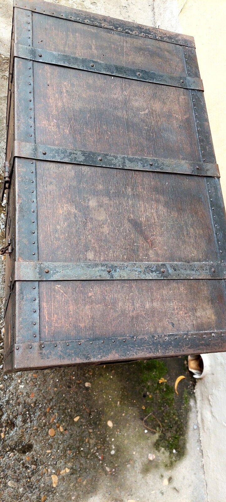 Small oak safe with iron reinforcements, 19th century