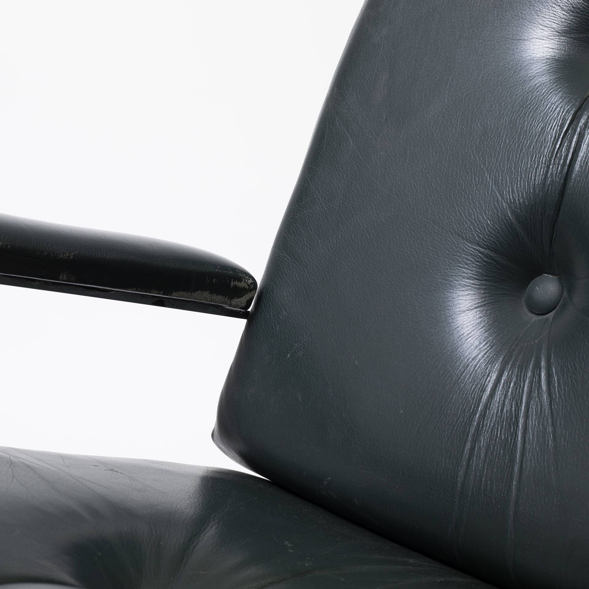 Green leather and chrome lounge chair, 1970s