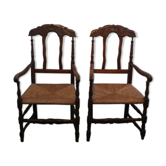Paire de fauteuils provençaux en noyer