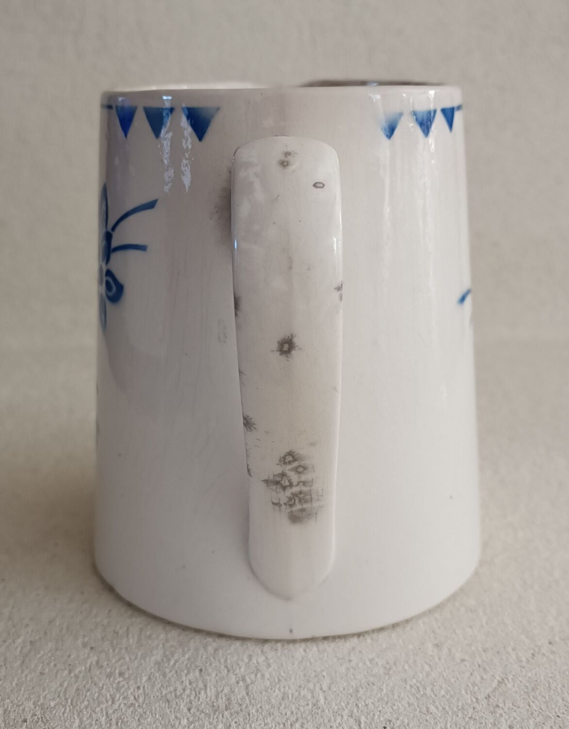 Badonviller iron earth pitcher