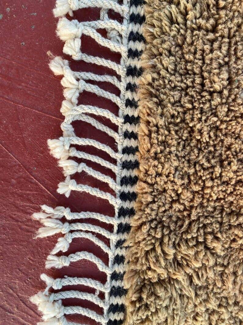 Moroccan rug from Oued Zam, handmade, traditional size 150 x 250 cm.