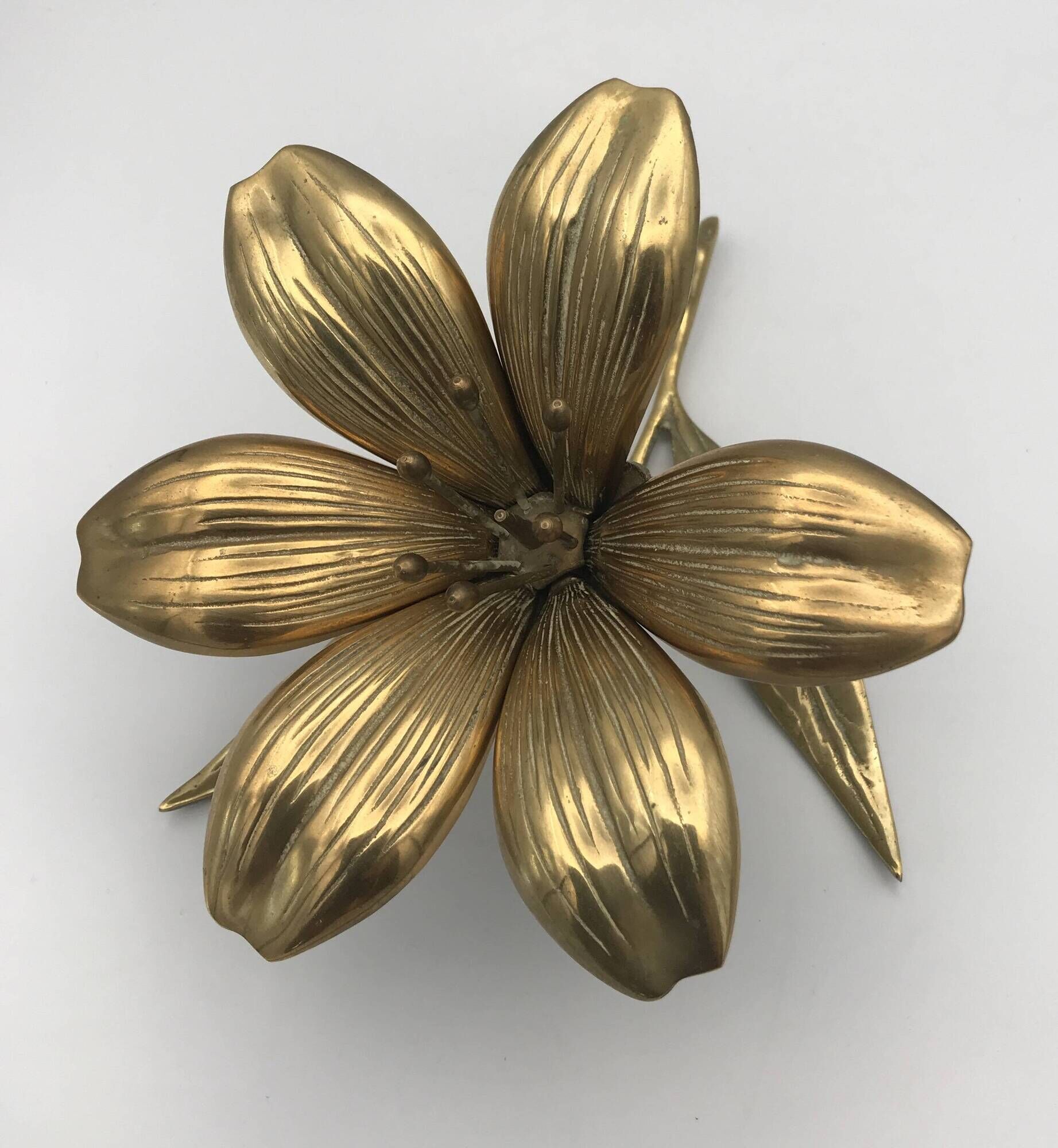 Vintage flower ashtray in solid gold-plated brass with six removable petals from the 60s/70s