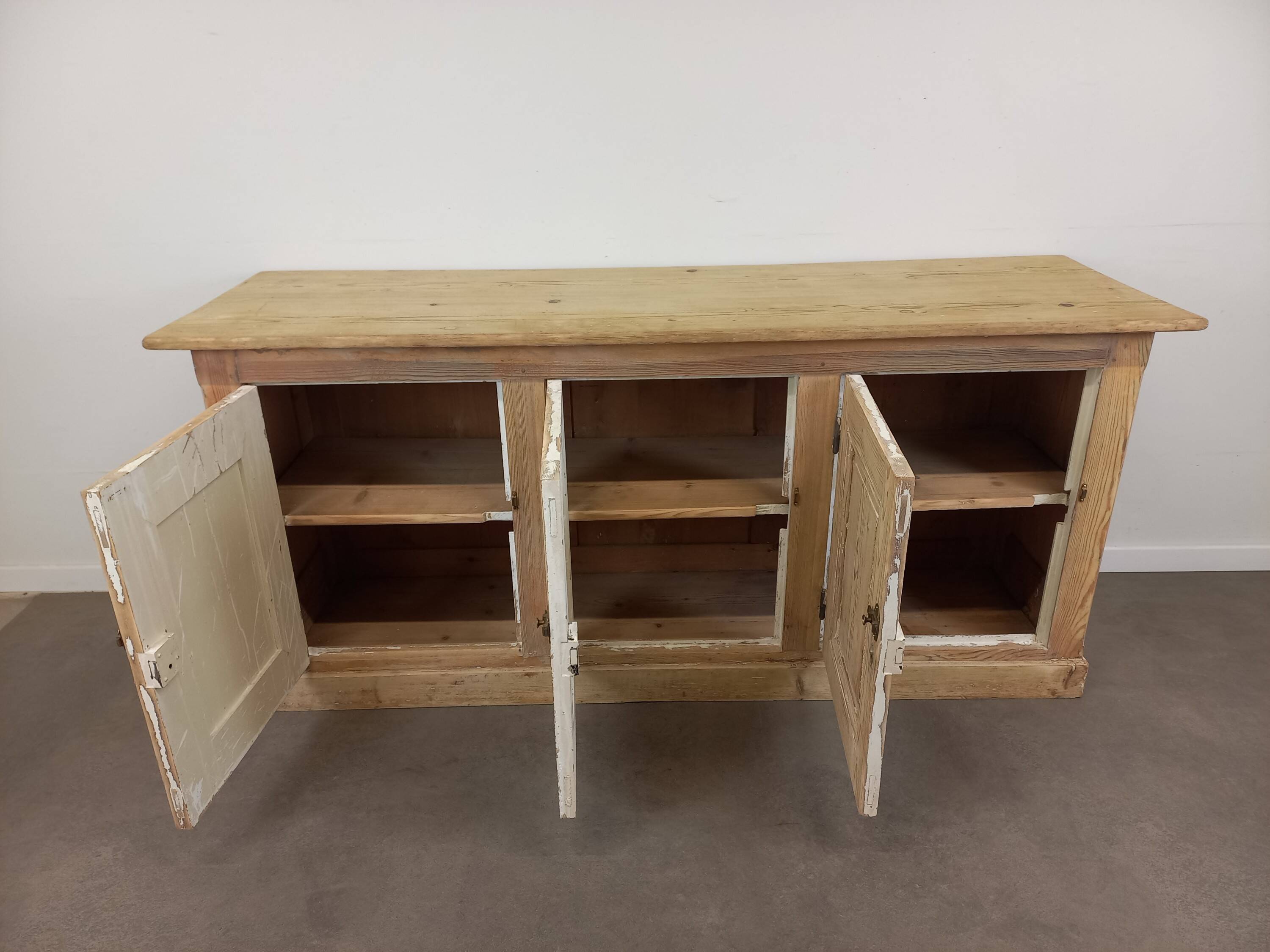 Rustic 3-door sideboard