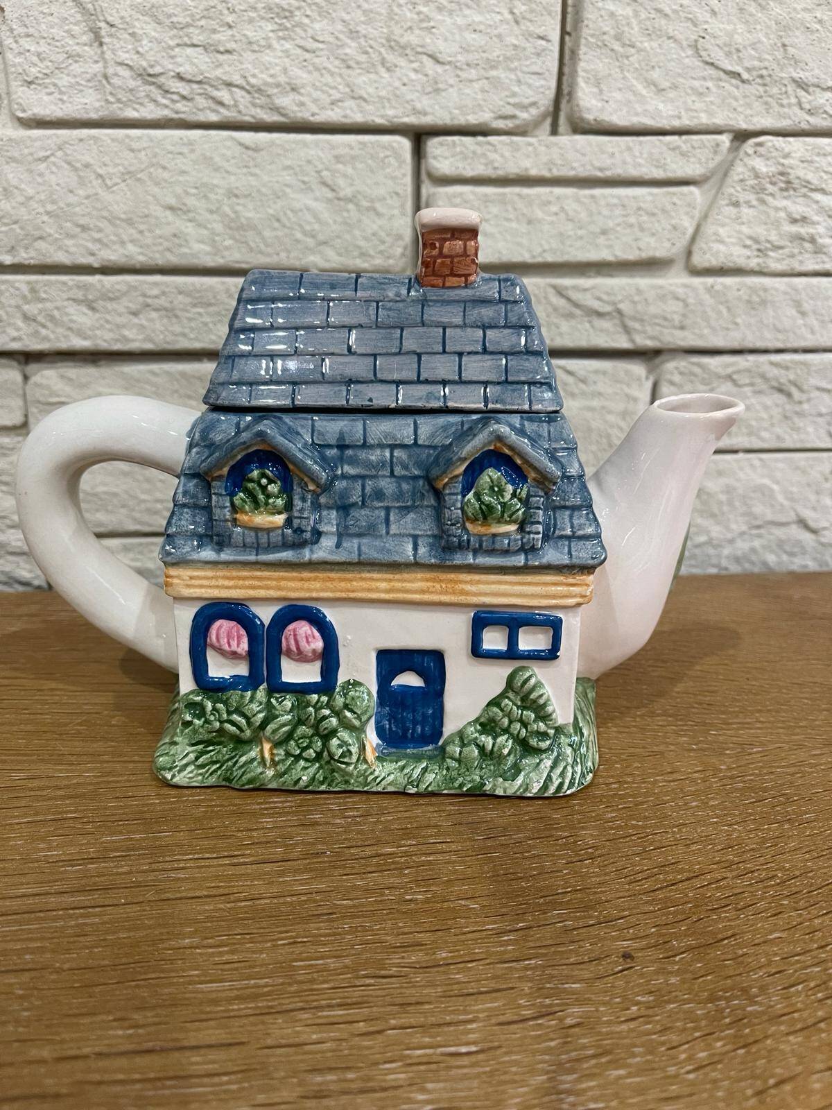 multi-colored teapot, slip style