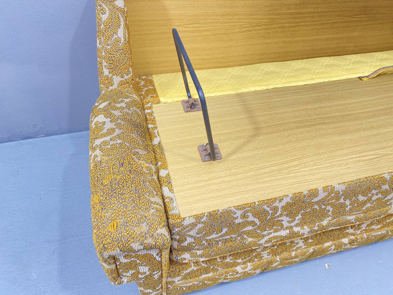 Canapé pliant rembourré du milieu du siècle, années 1970, Europe centrale