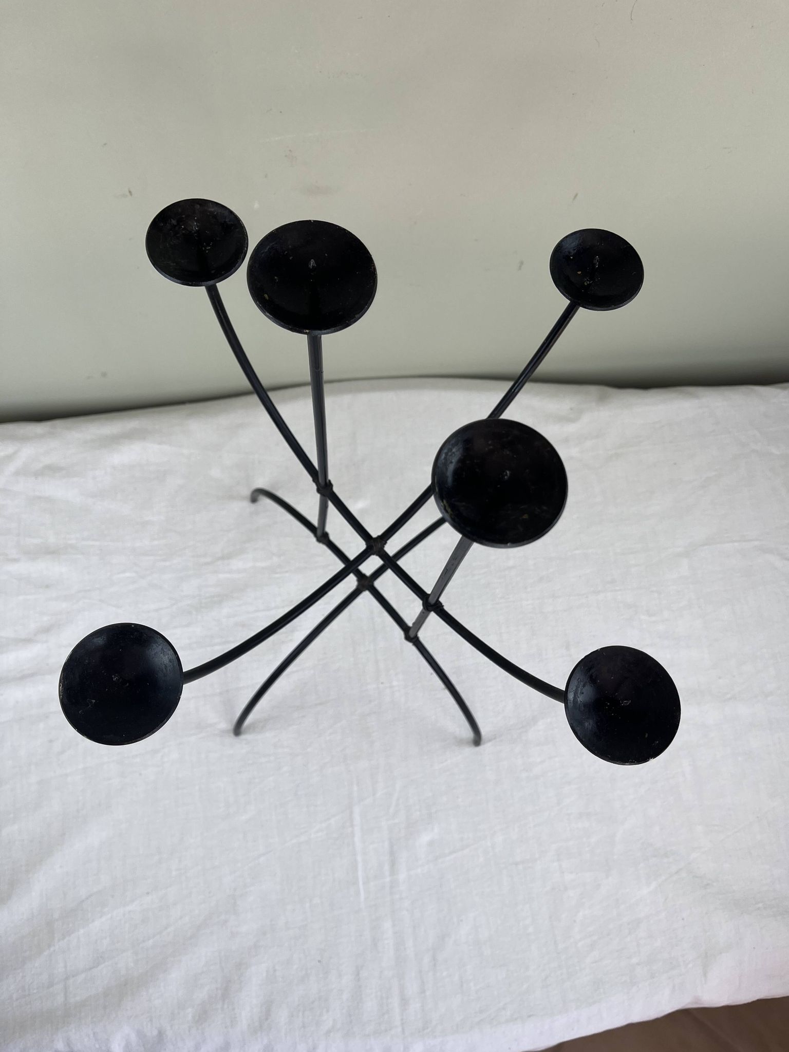 Sculptural chandelier in wrought iron